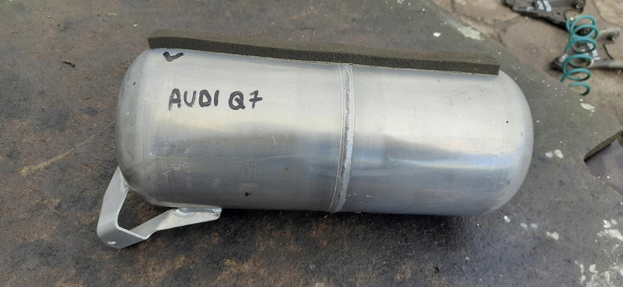 ZBIORNIK POWIETRZA ZAWIESZENIA AUDI Q7 4L