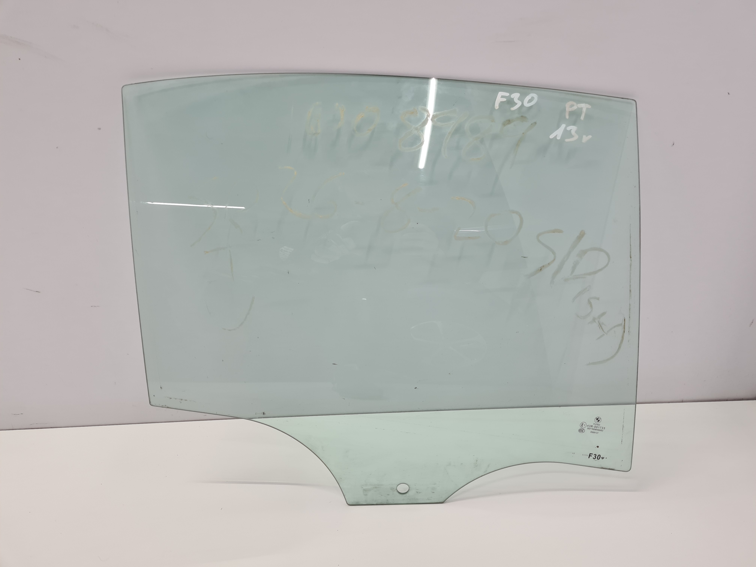 BMW 3 F303r СТЕКЛО БОКОВОЕ ДВЕРИ ПРАВЫЙ ЗАД.