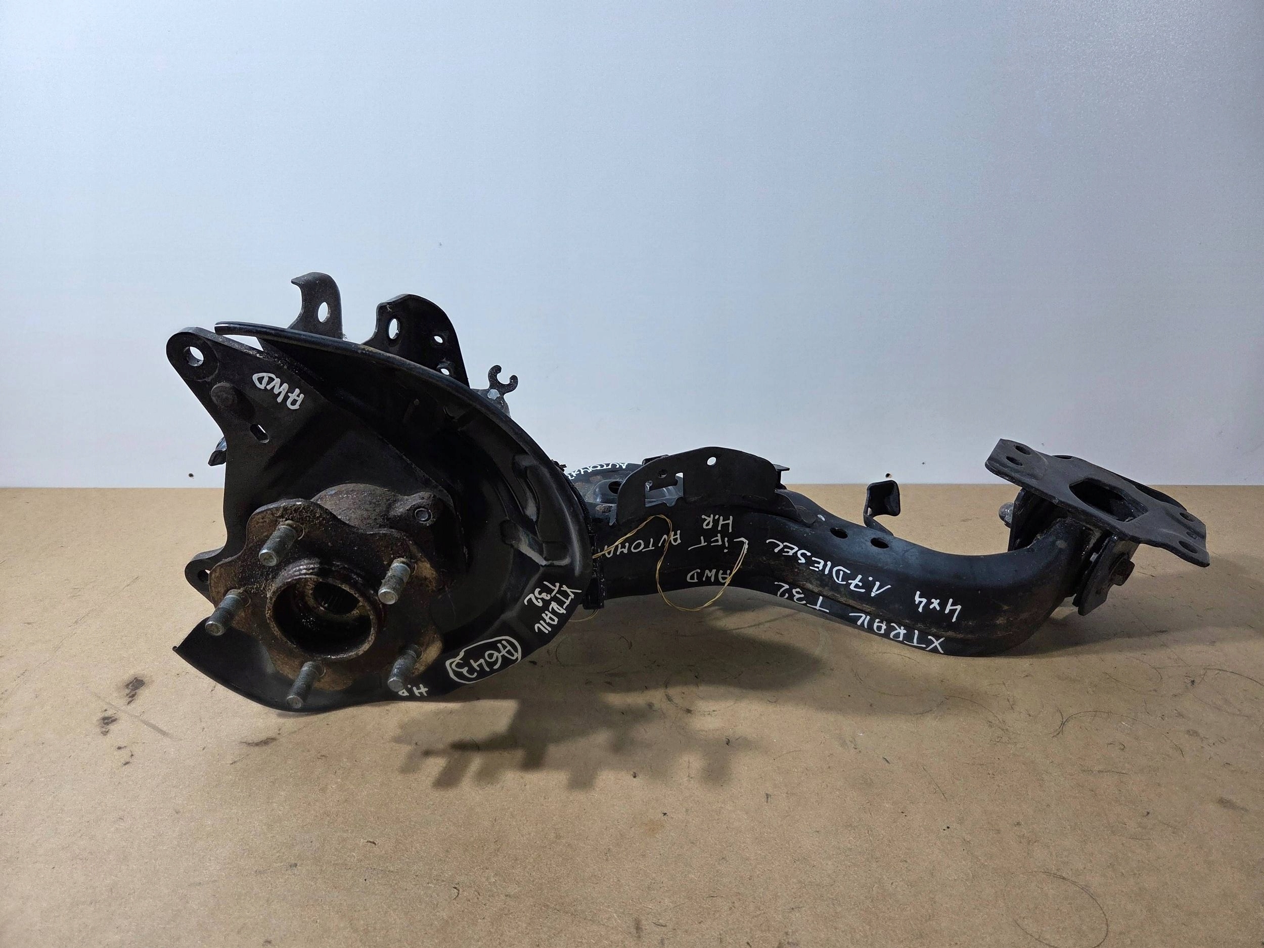 Nissan X-Trail T32 4WD swing rear right (A643)