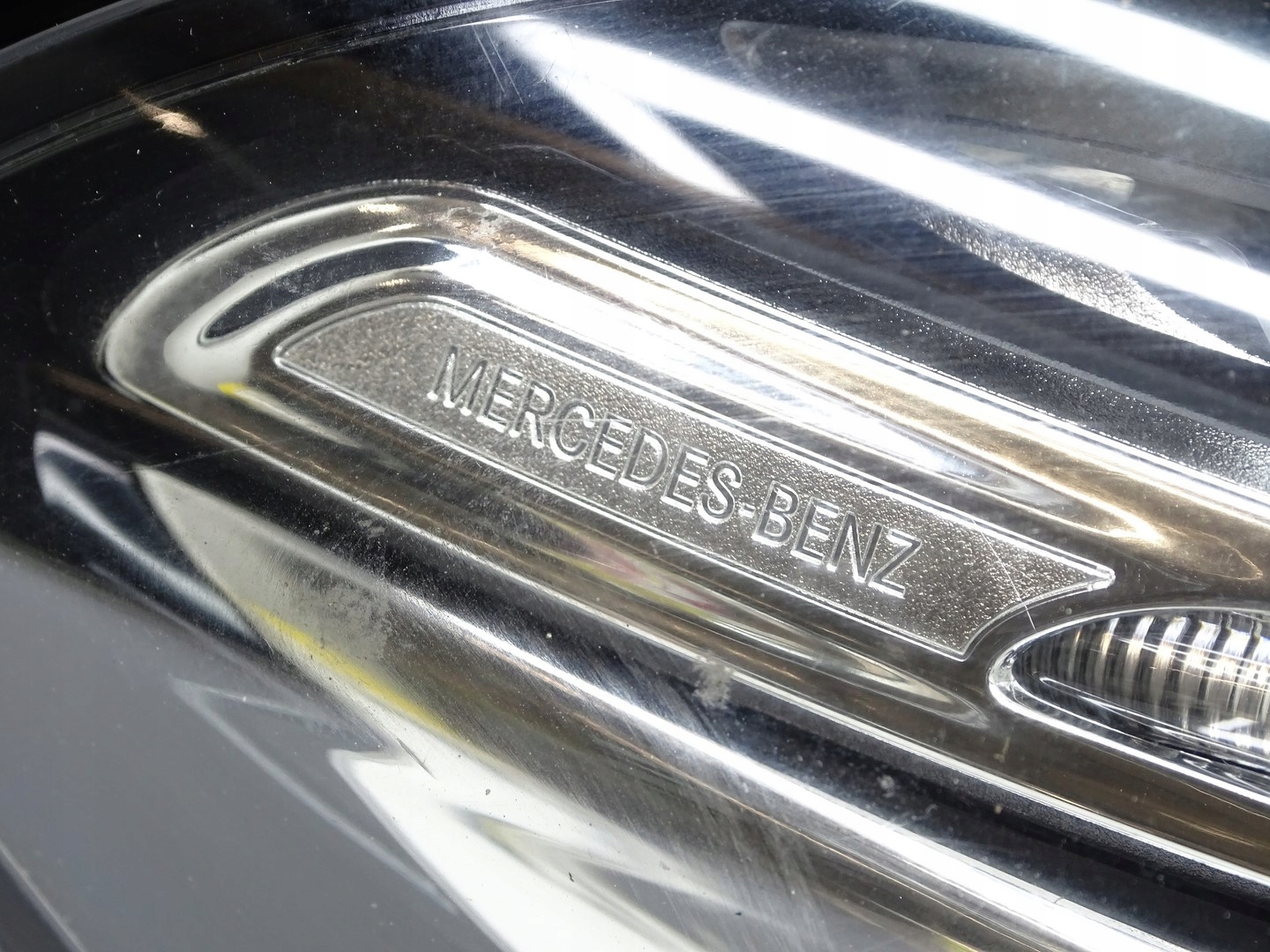 REFLEKTOR light right front right BI XENON MERCEDES GLA W156 A1569062000