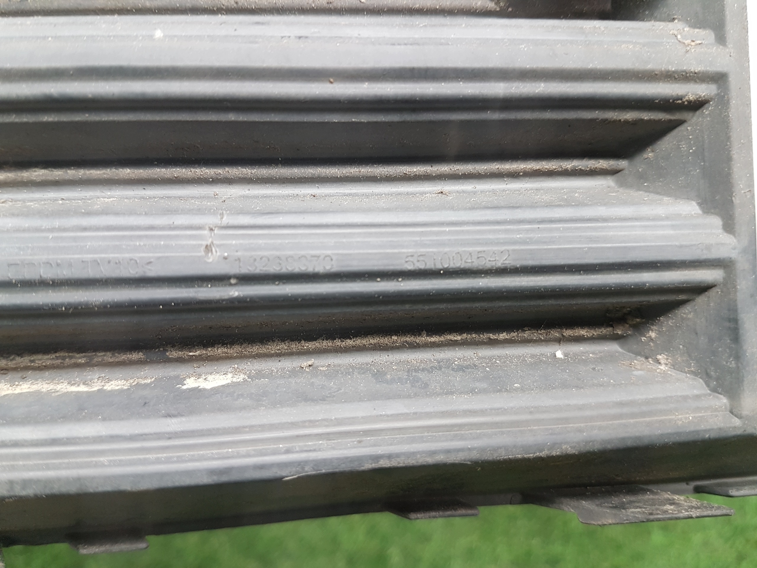 grid of a bumper left OPEL INSIGNIA 13238370