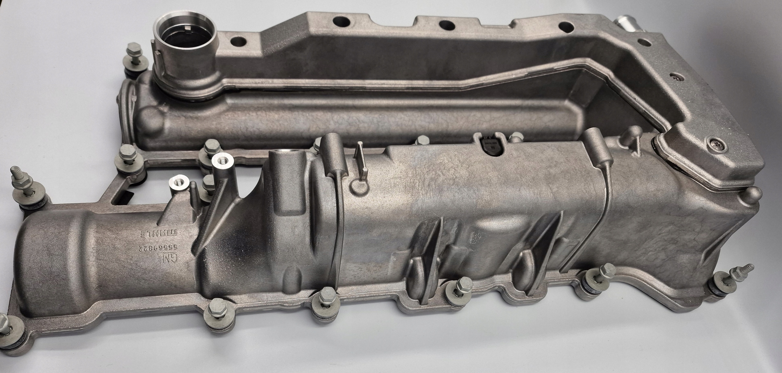 Nowa oryginalna pokrywa zaworów Opel 1,6 benzyna turbo Numery katalogowe zamienników 55596087