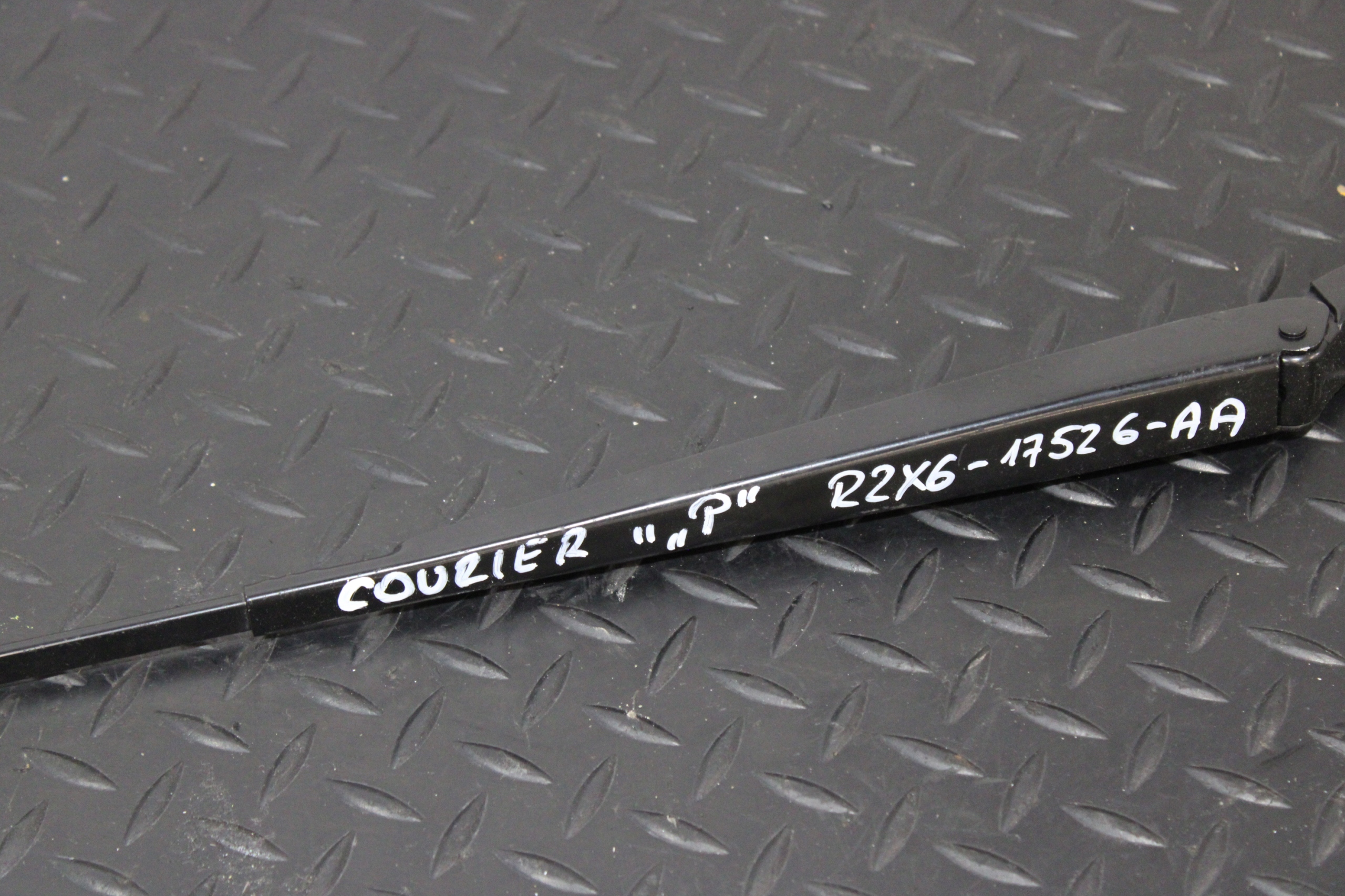 wiper right arm FORD TRANSIT COURIER MK2 2024 R2X6-17526-AA