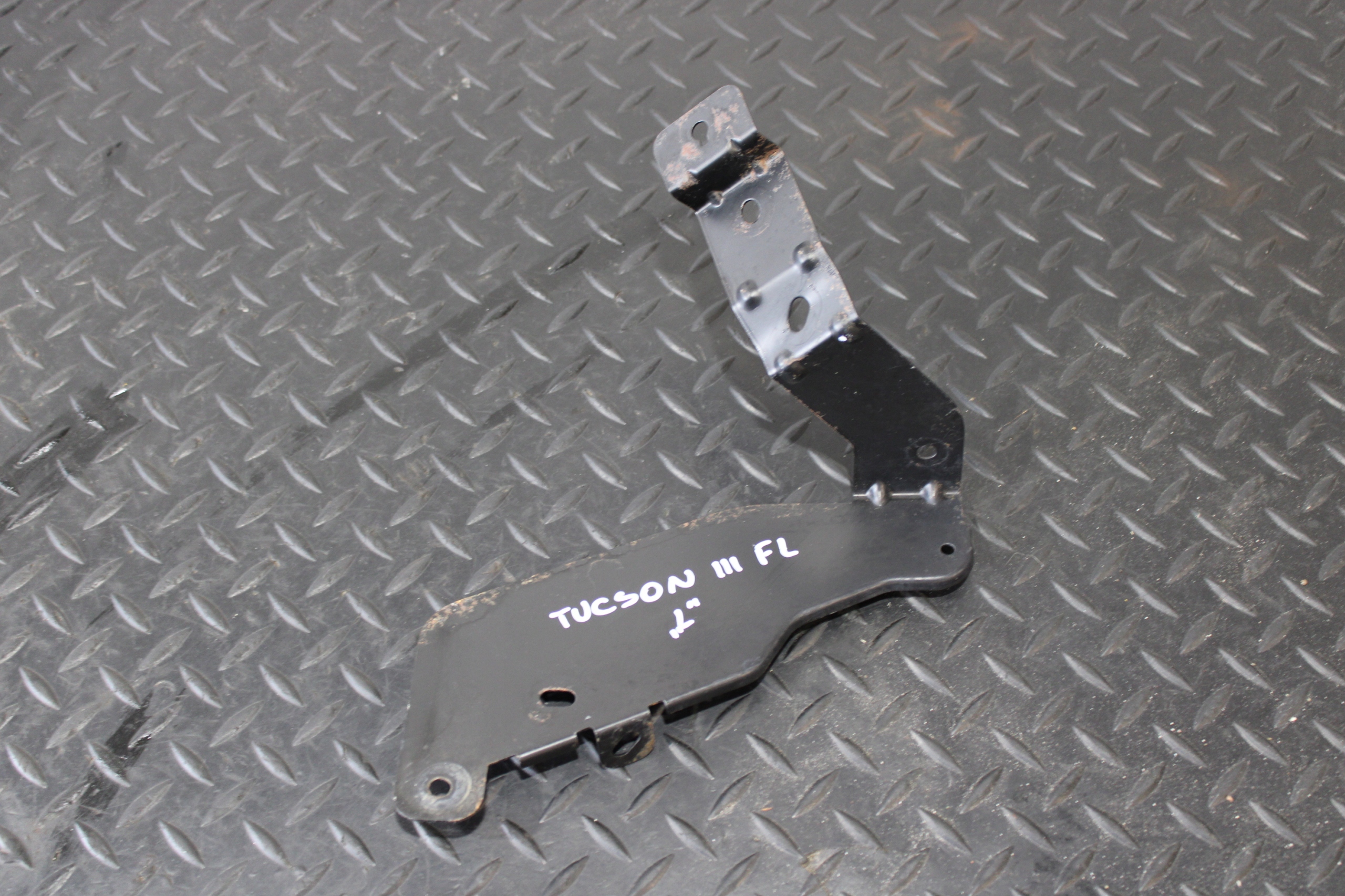 support étrier console gauche HYUNDAI TUCSON III 3 LIFT