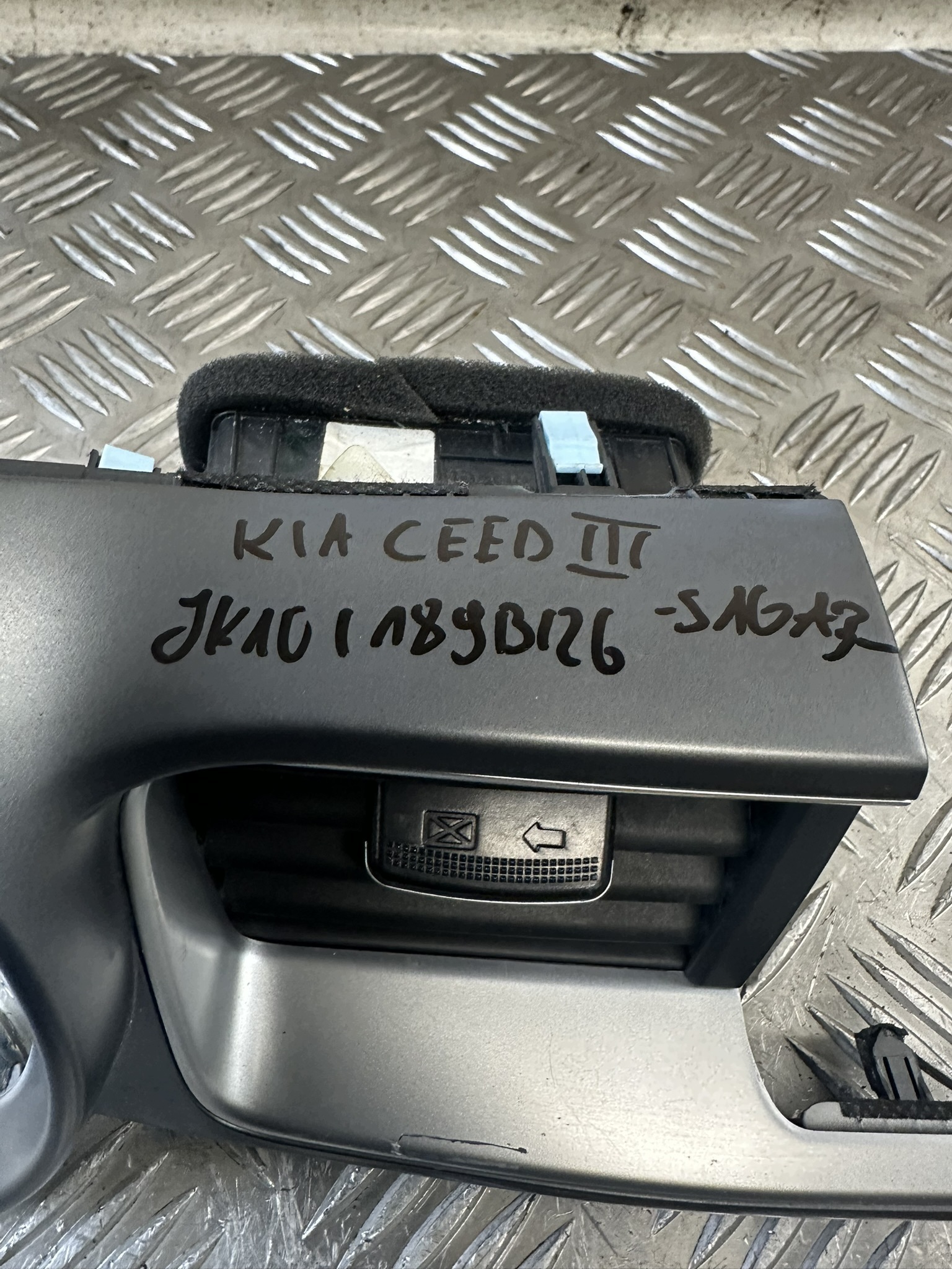 bocchetta aria anteriore medio KIA PRO CEED III