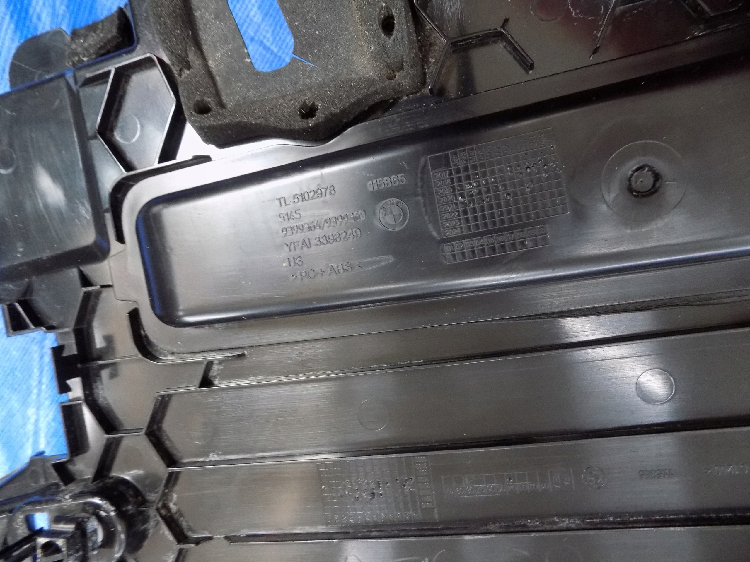 cover consoles left BMW X5 G05 20R 939936401