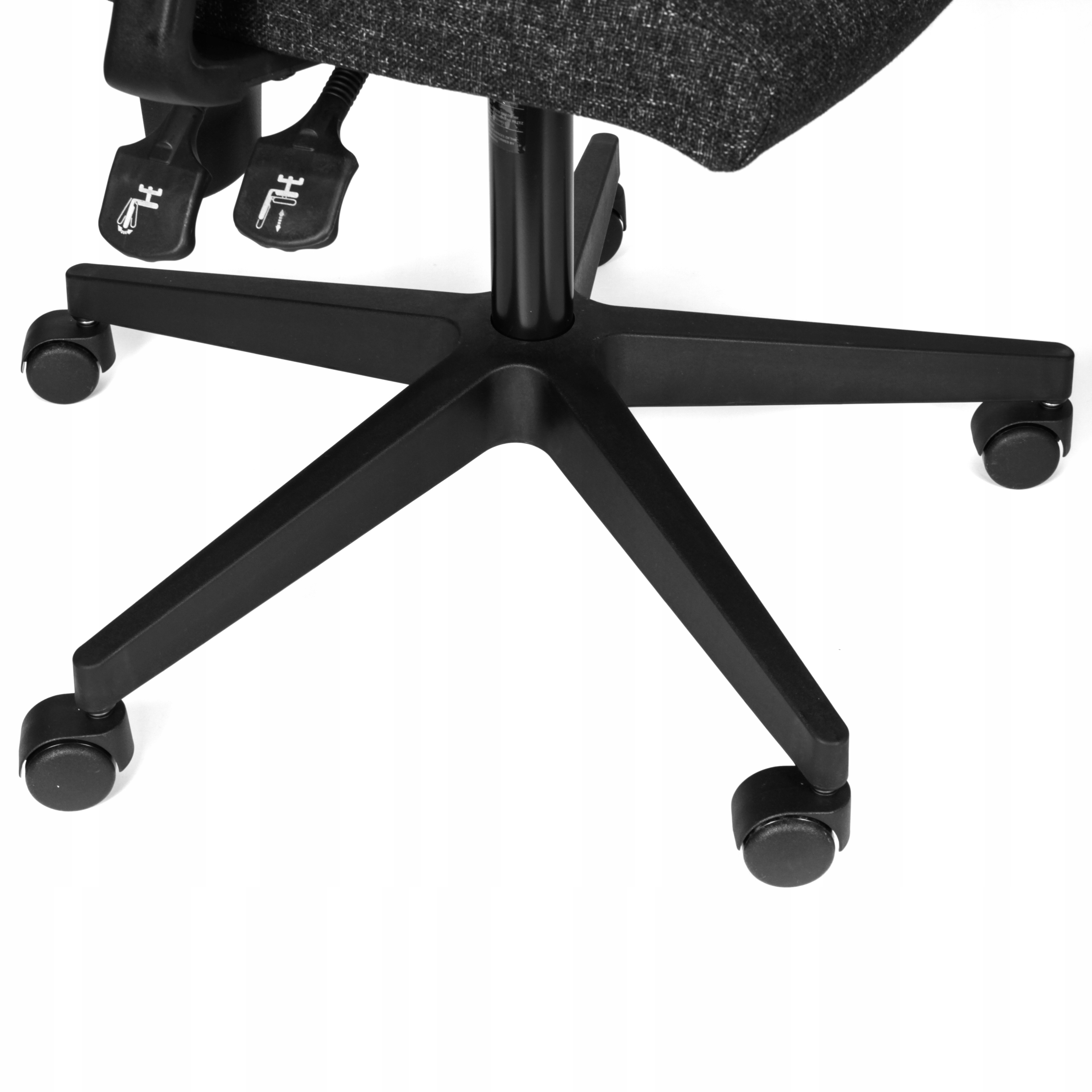 FOTEL BIUROWY OBROTOWY I-LINE CZARNY EF002 Nowy-St Kolor obicia czarny