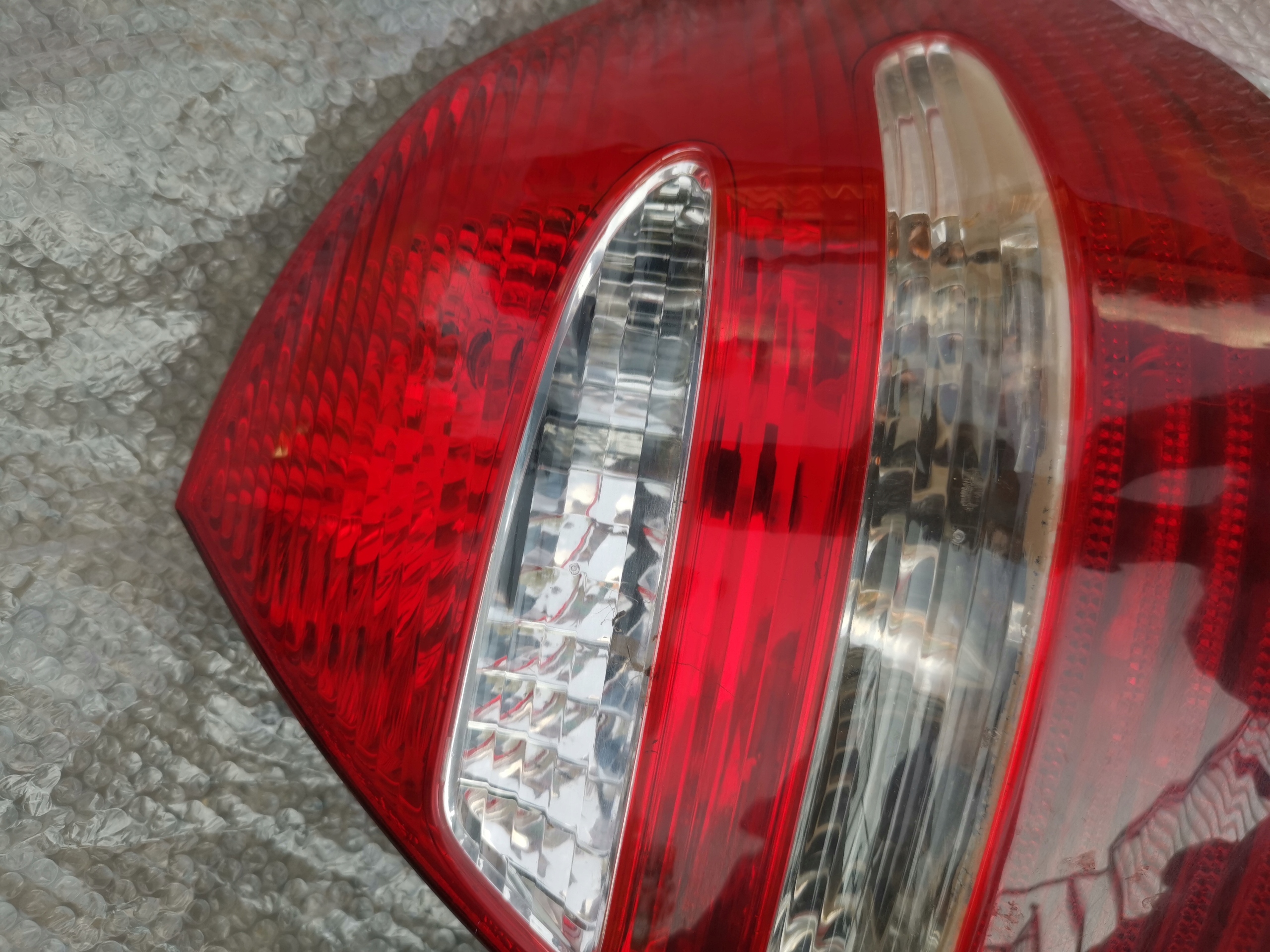 MERCEDES W211 sedan ELEGANCE light rear rear part left A2118200364