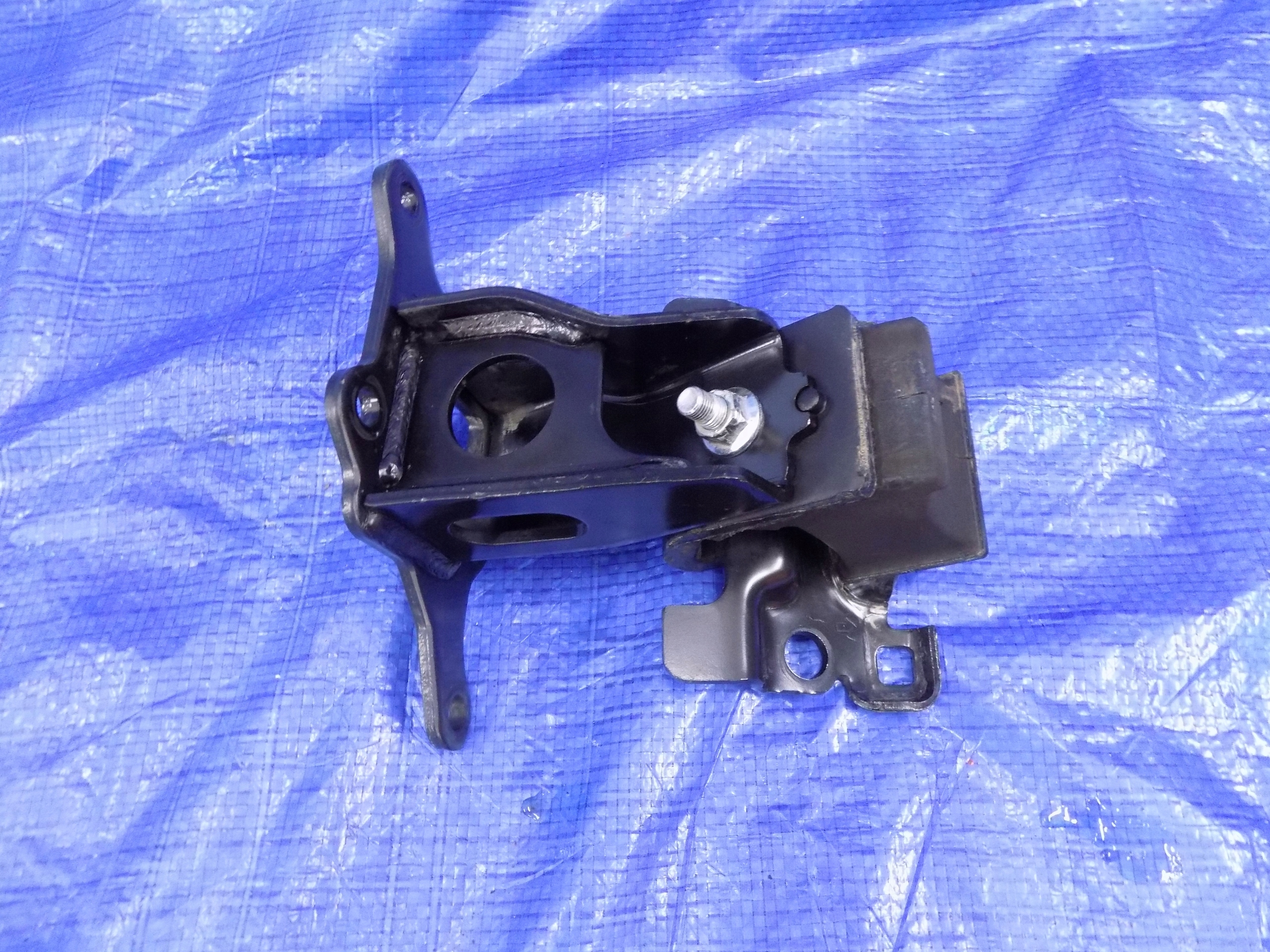 engine mount left NAVARA D23 NP300 ALASKAN 2,3DCI