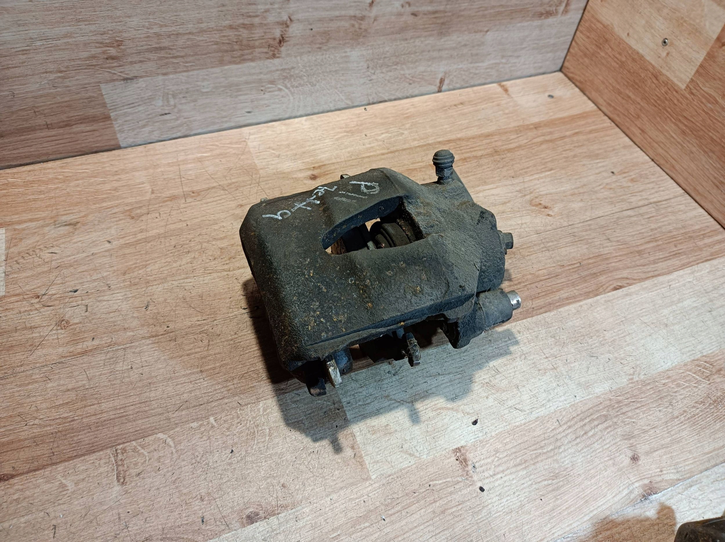 caliper brake front right Volkswagen Jetta III