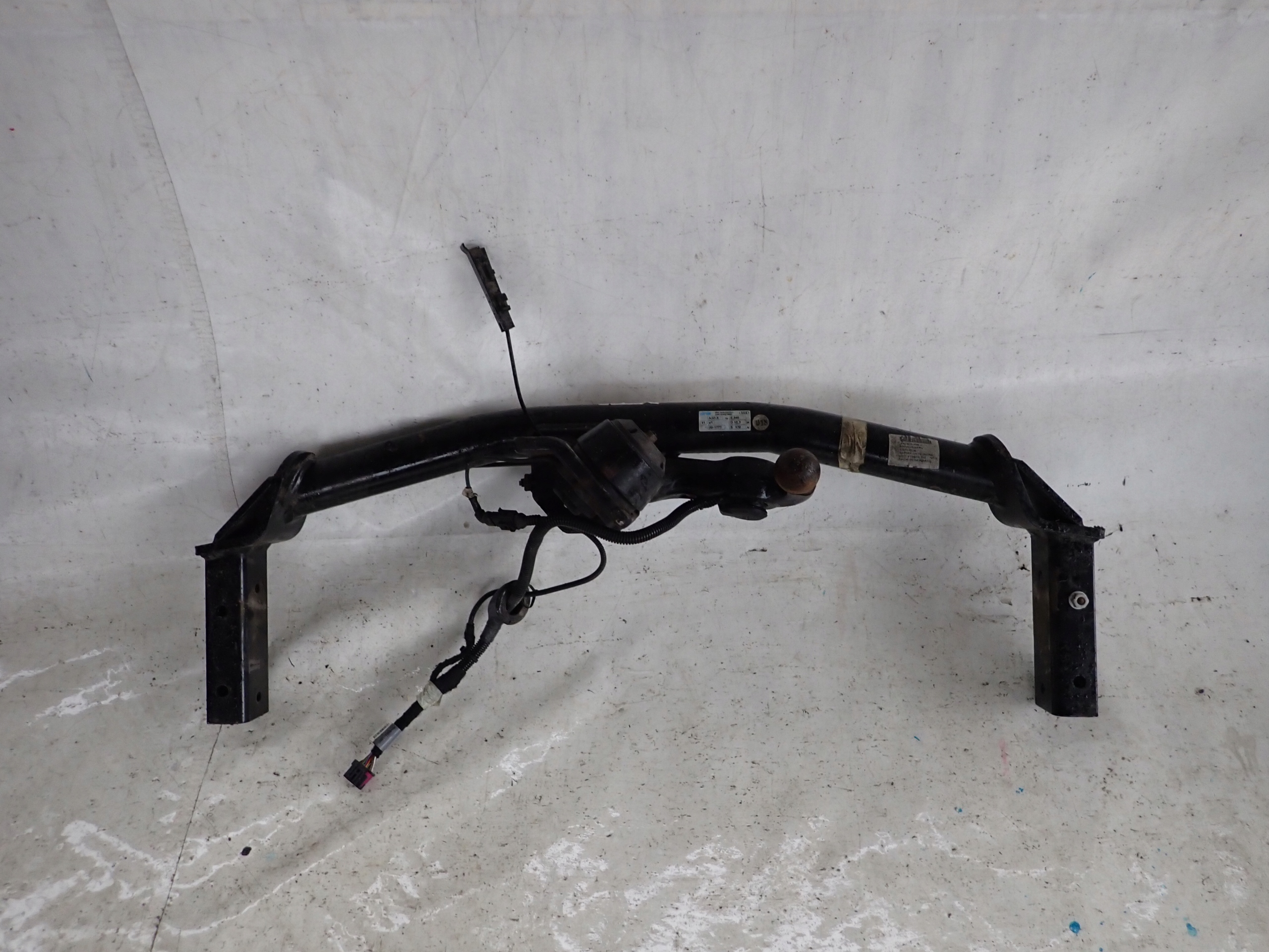 AUDI Q5 e 1 8R0800495D 08-16 Gancio traino