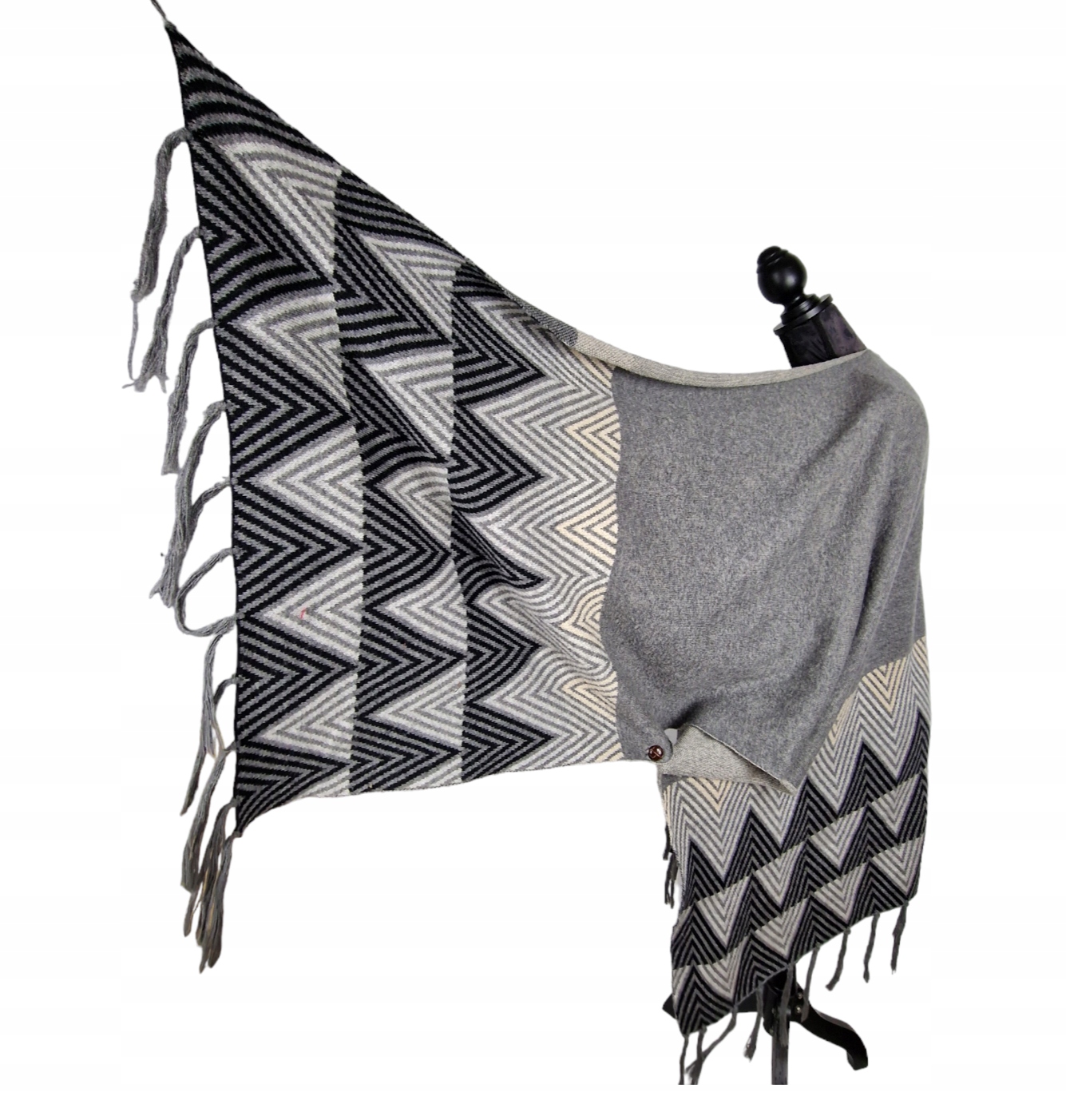 CUDNE W SZAROŚCIACH PONCZO