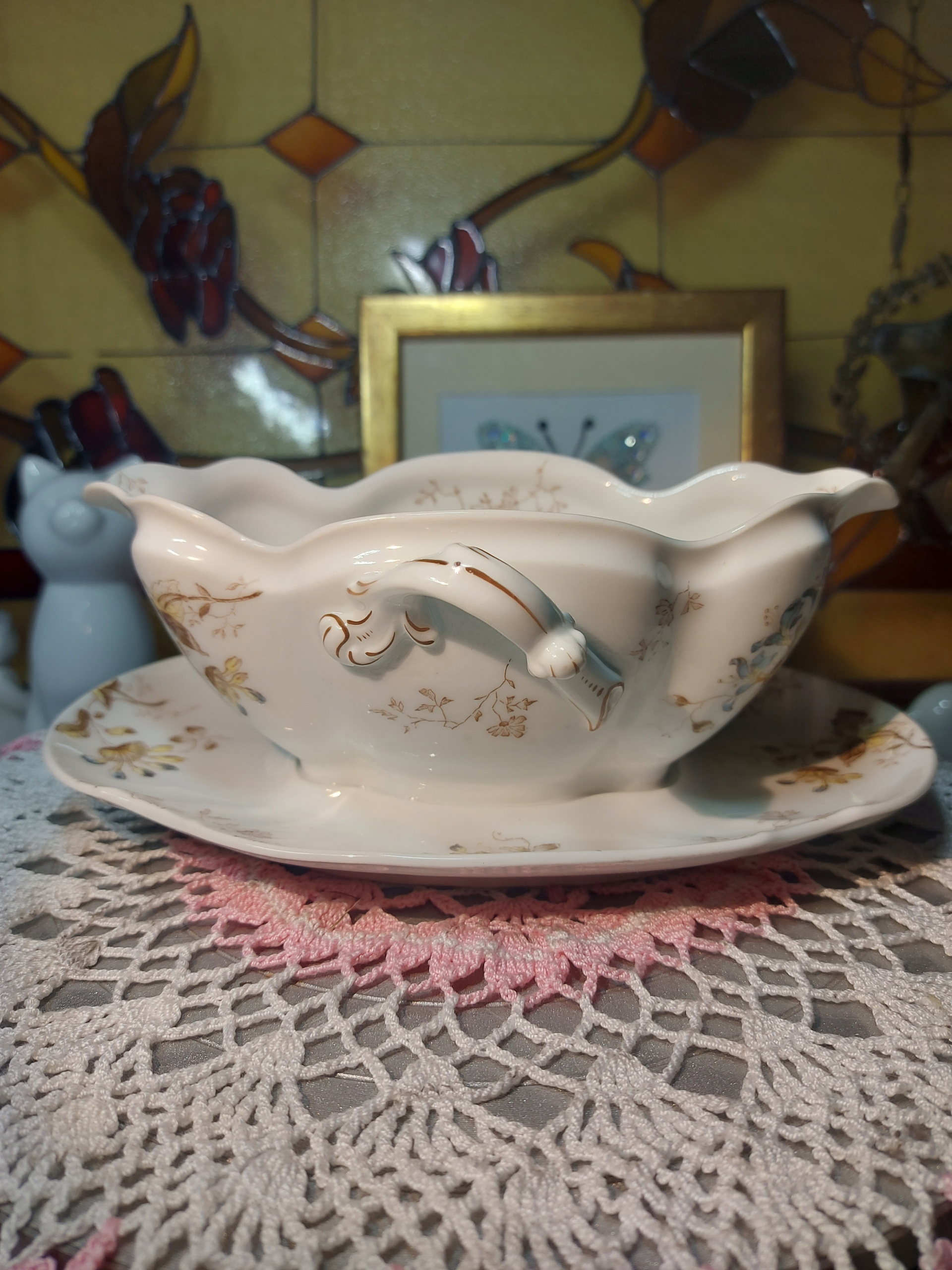 Angielska porcelanowa sosjerka