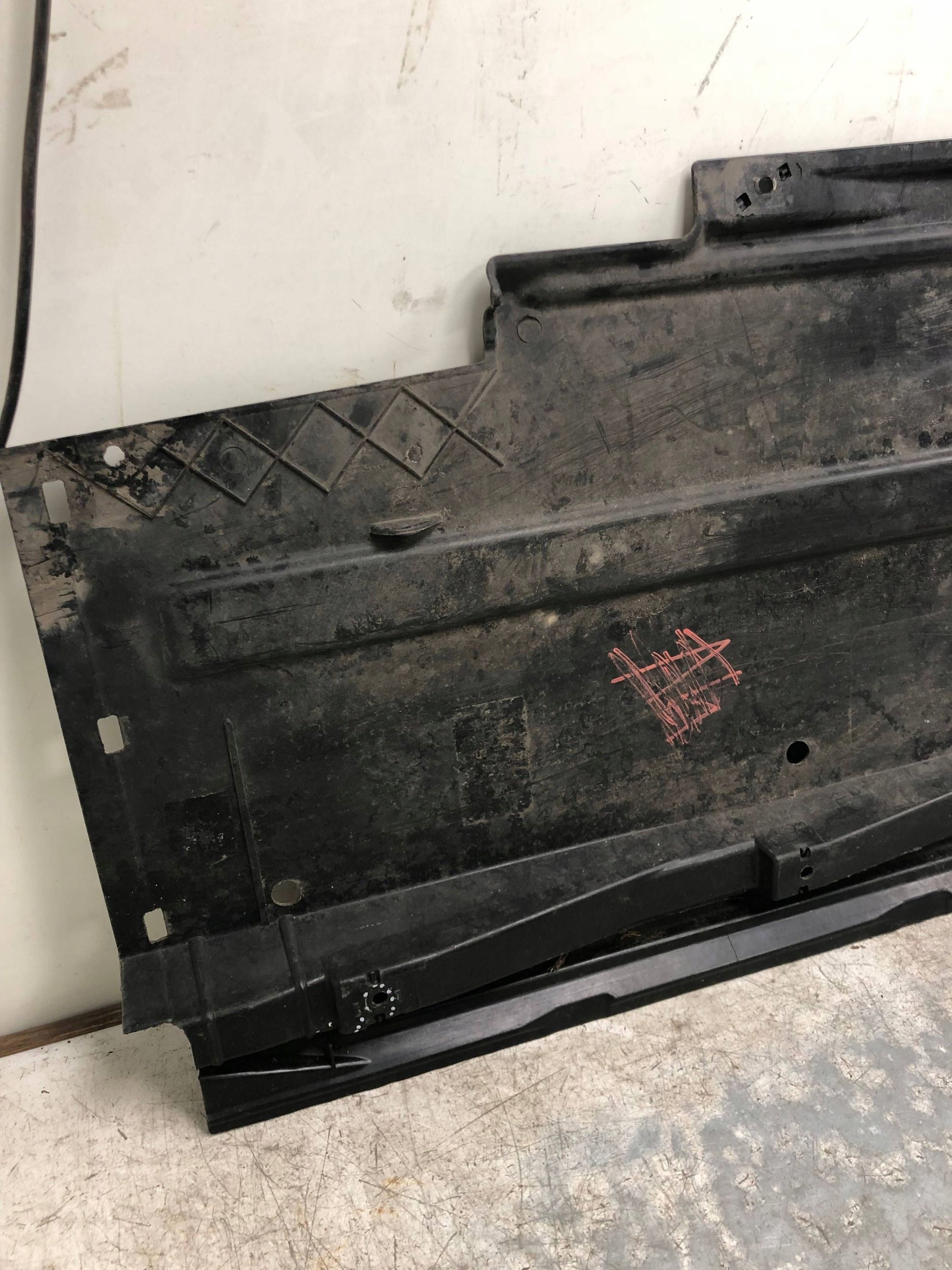 cover chassis left AUDI A4 B8 8K0825207C