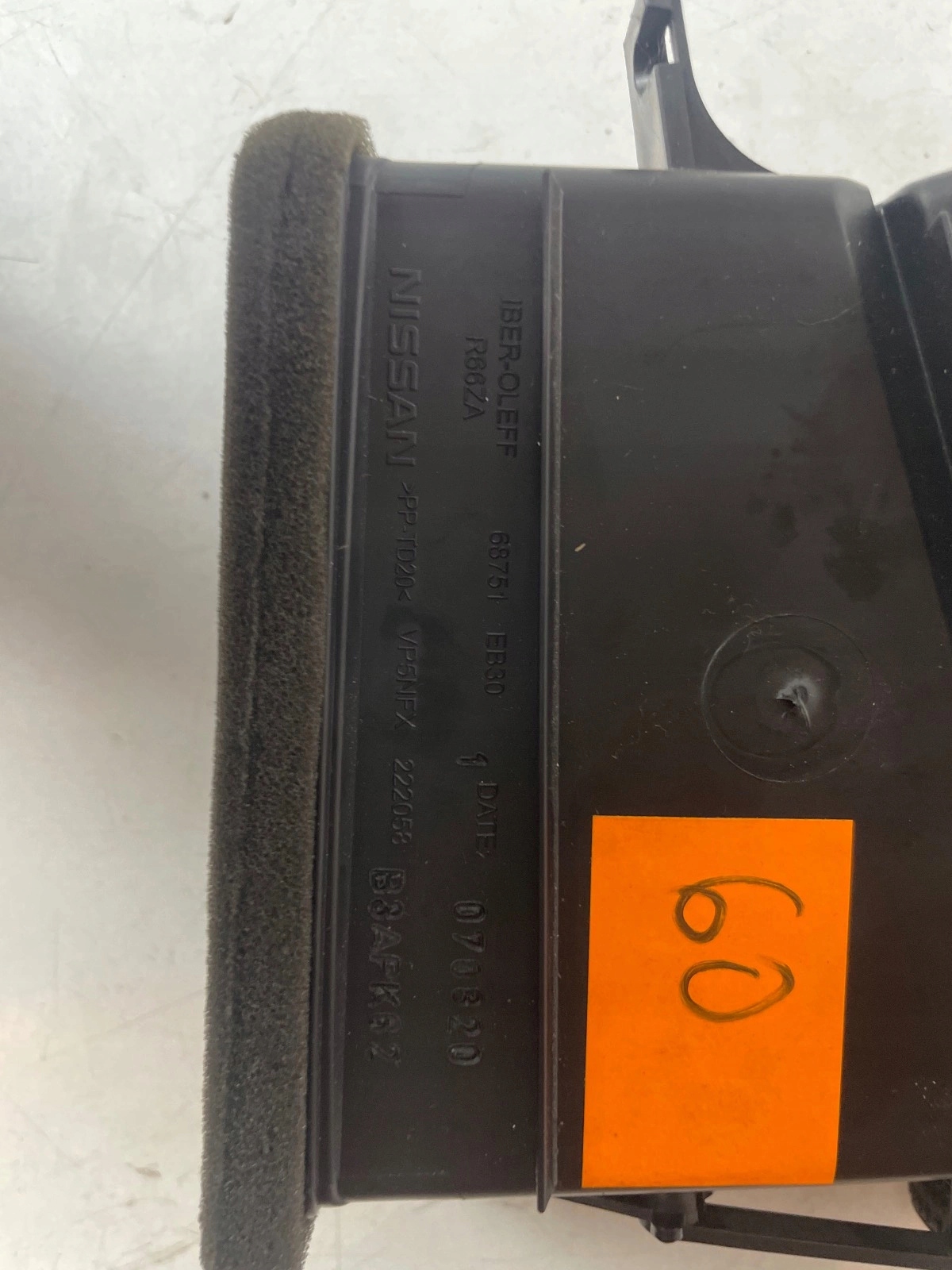 grid air conditioning devices central left Nissan Navara d40 Pathfinder R51
