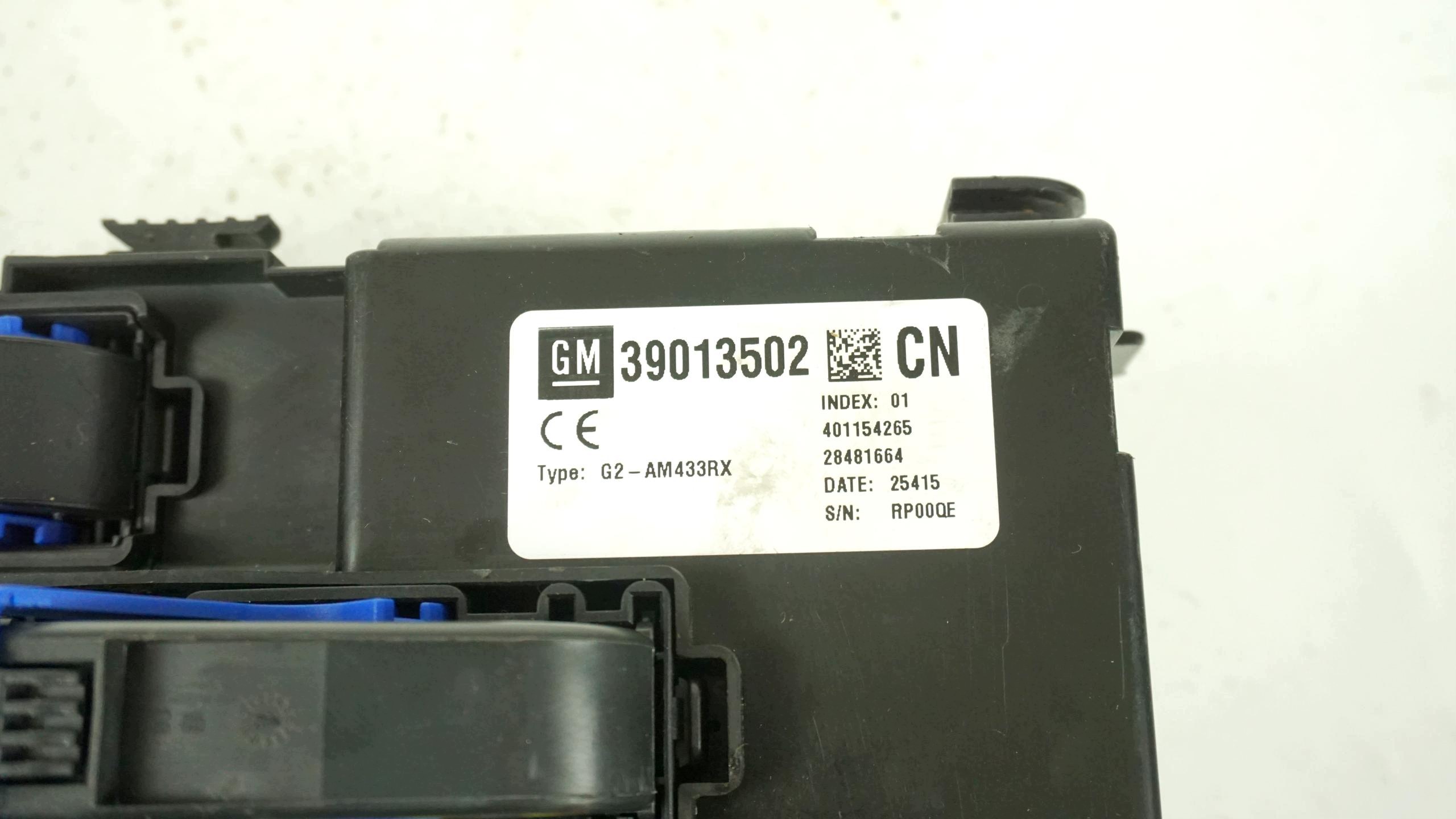 Module fusibles Unité commande confort BSI OPEL MERIVA B LIFT 39013502 CN
