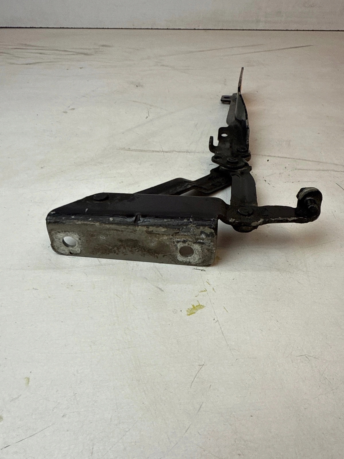 hinge bonnets front front right Volkswagen Golf V