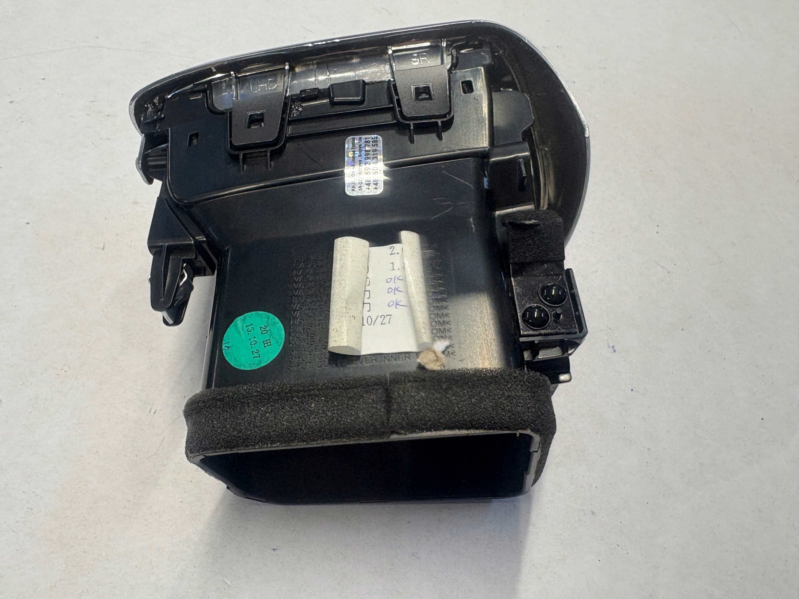 INFINITI Q30 grid air conditioning devices right 687605DF0A