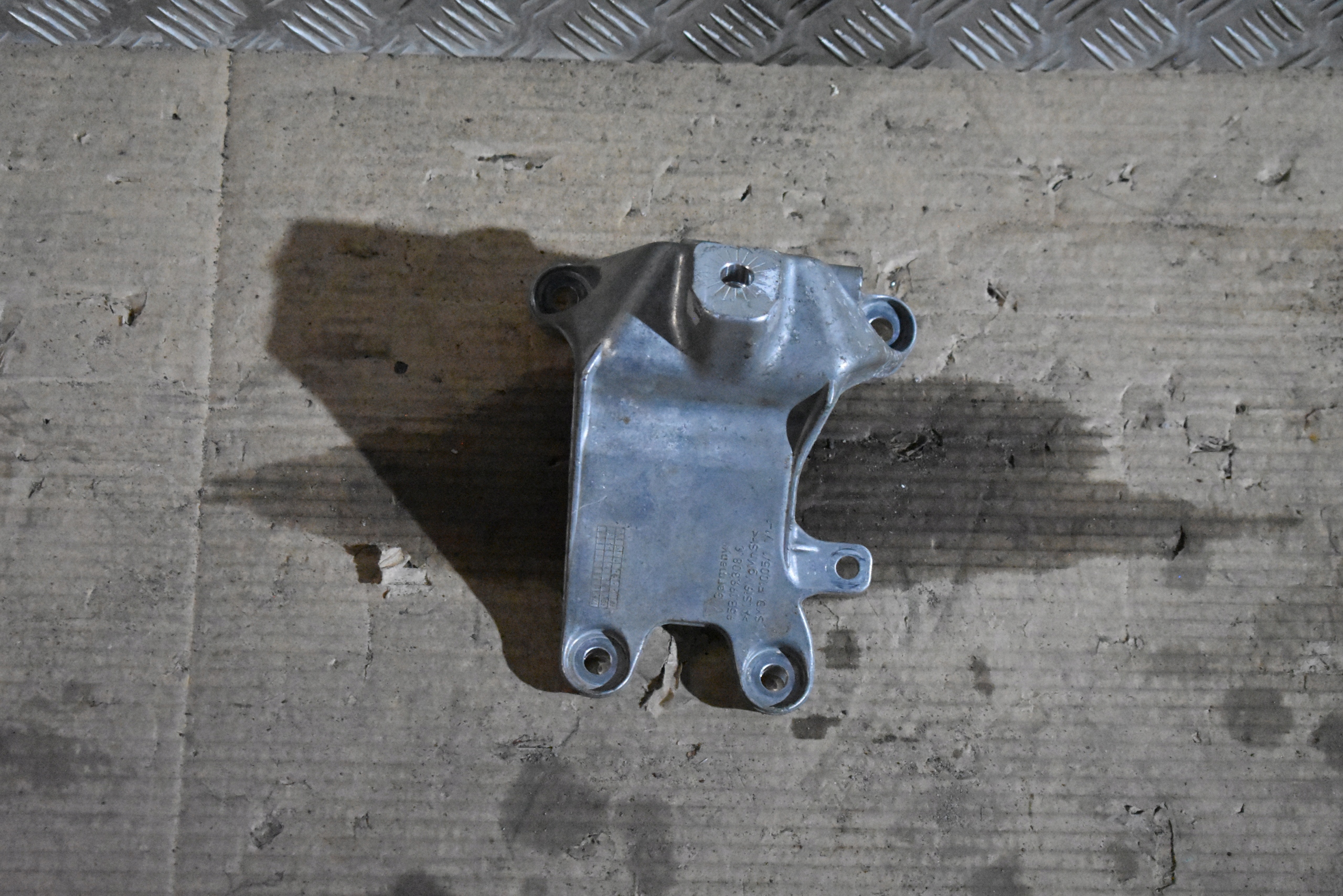 IDEALNA holder engine mount PORSCHE MACAN 1 9