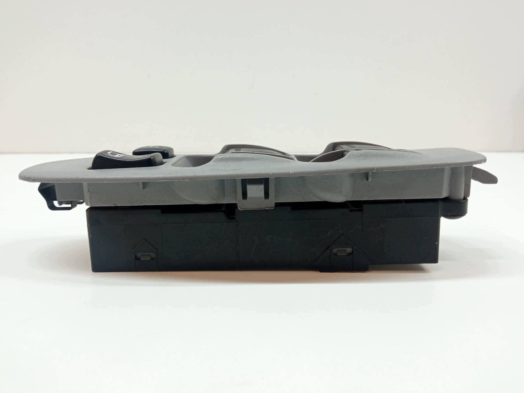 window control switch left front 80961BU400 Nissan Almera Tino and (2000-2006)