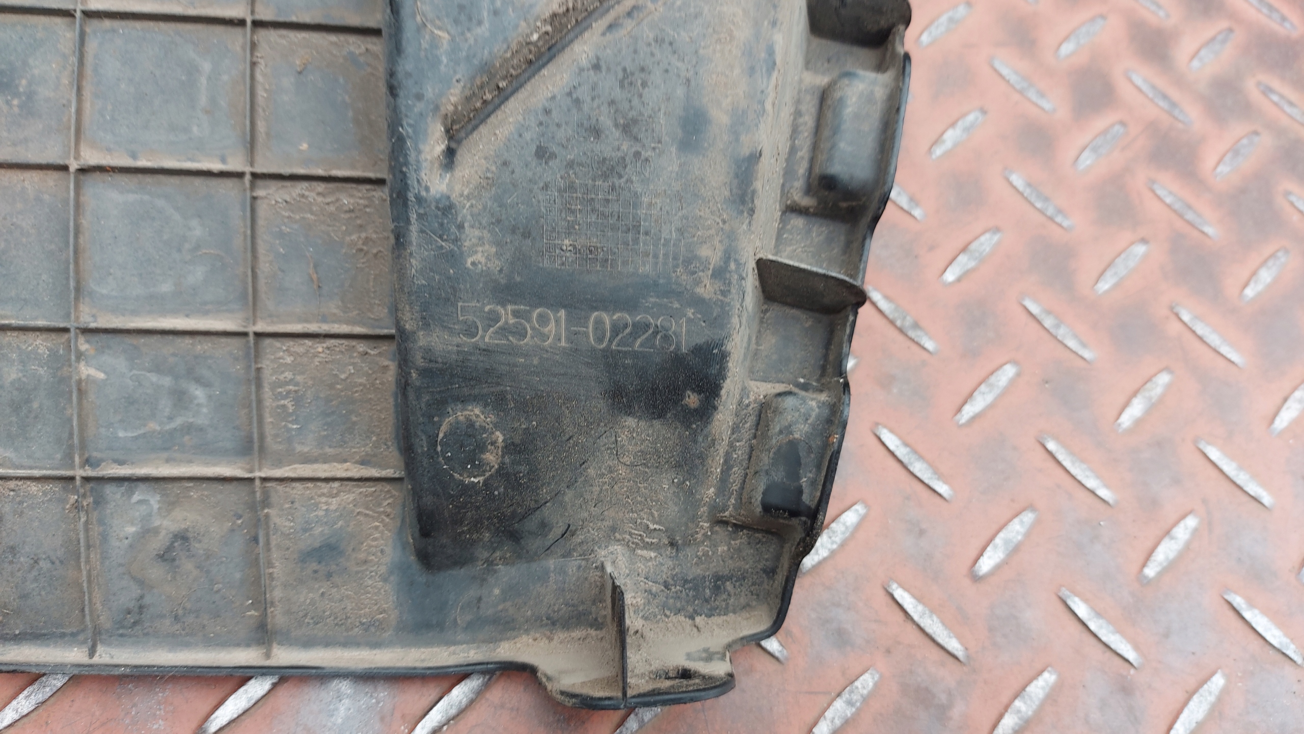 Schmutzfänger NADKOLA rechts heck TOYOTA COROLLA E16 E18 13-19