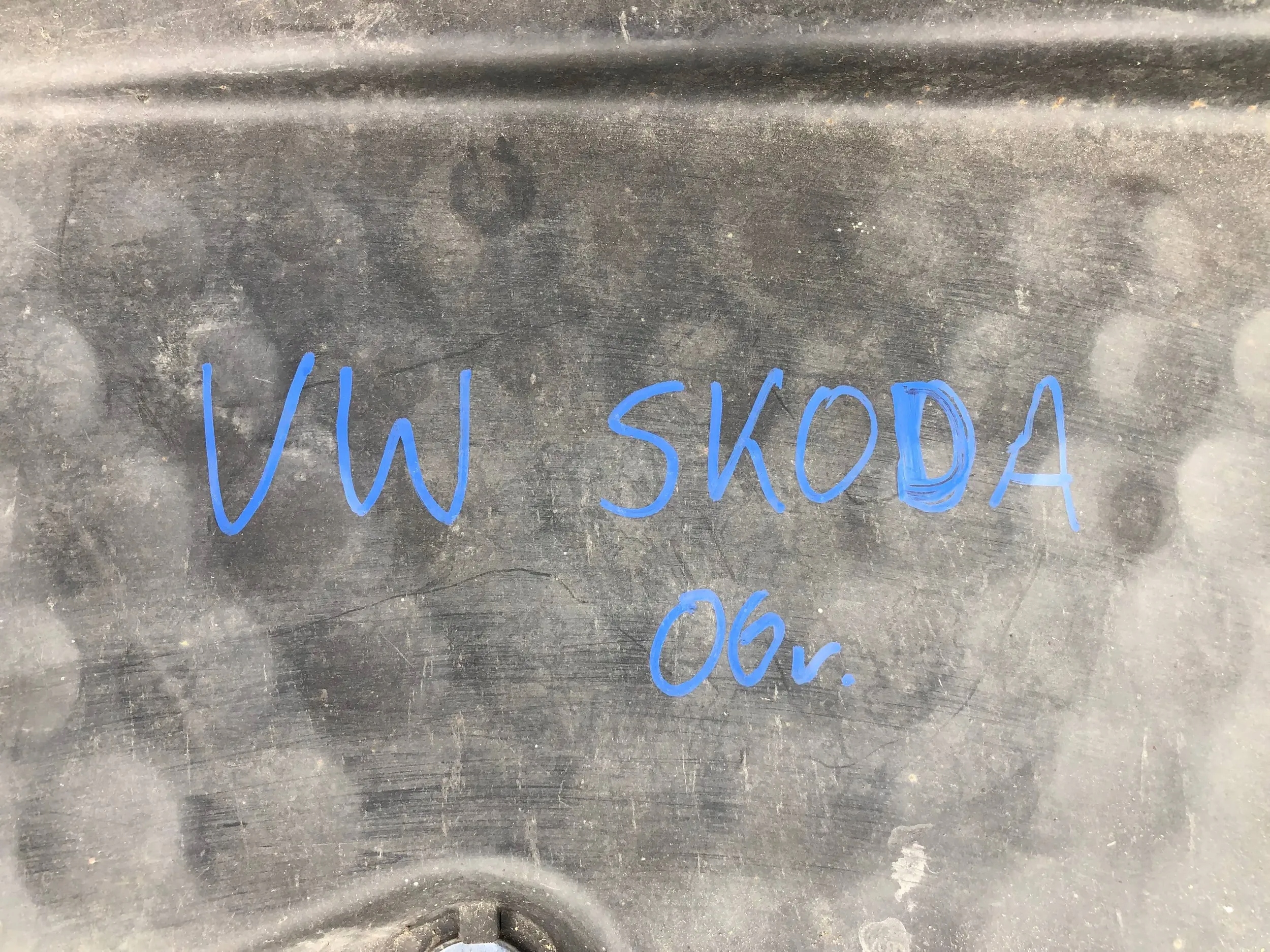 cover chassis VW SKODA 1K0825211E
