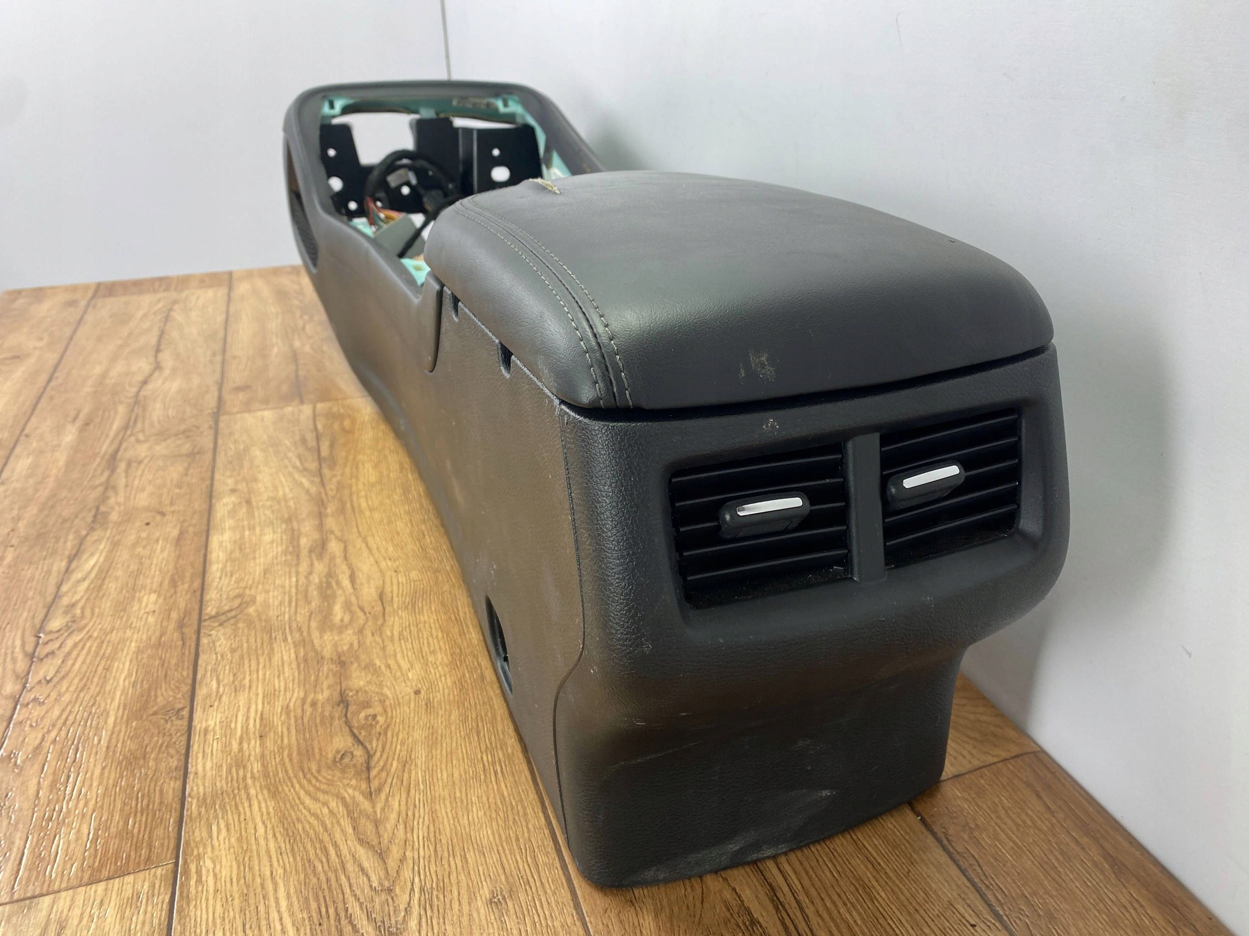 consolle tunel media Dodge Challenger 2015+