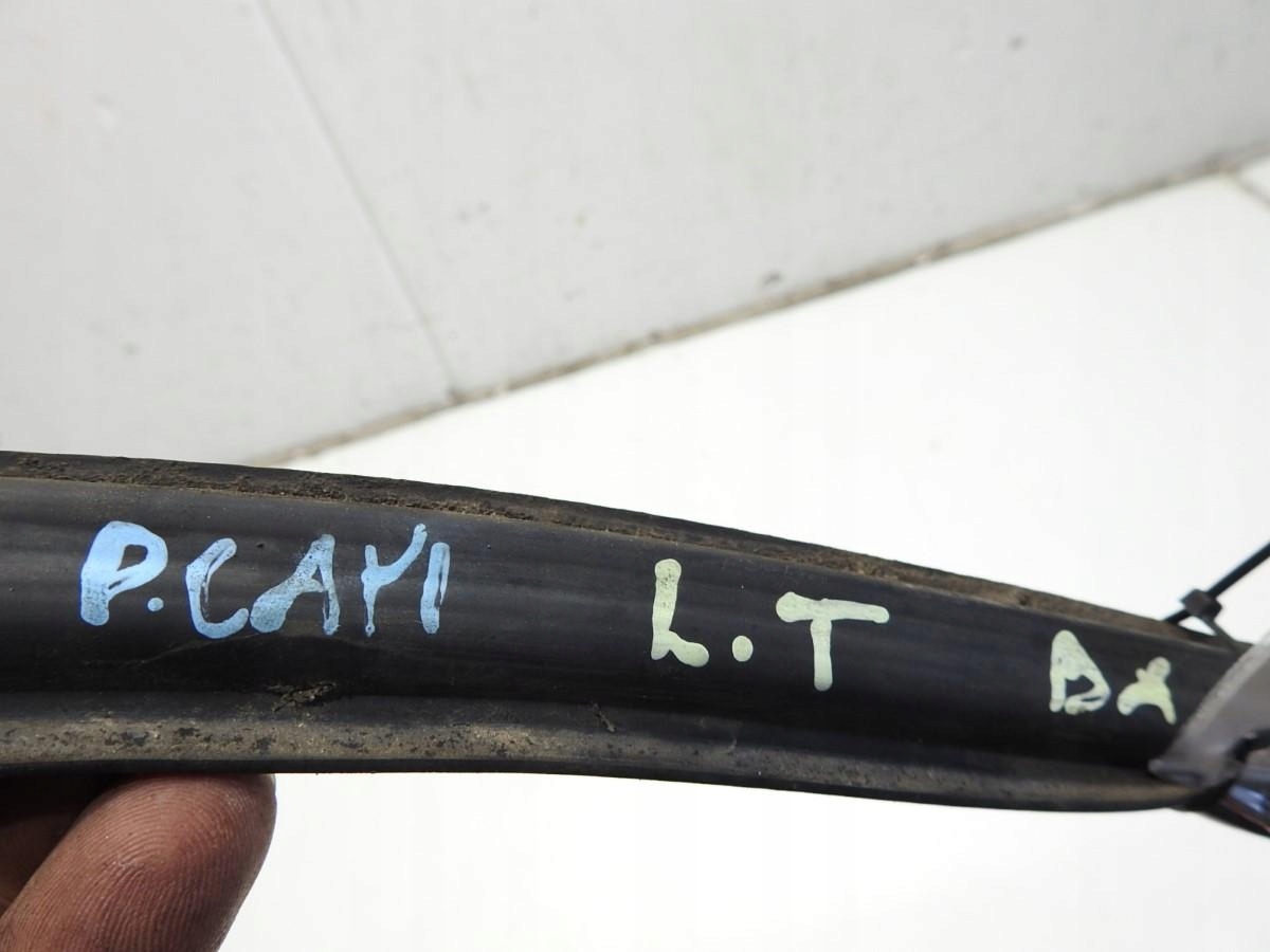 USZCZELKA BŁOTNIKA LEWY TYŁ PORSCHE CAYENNE I Producent części Porsche OE