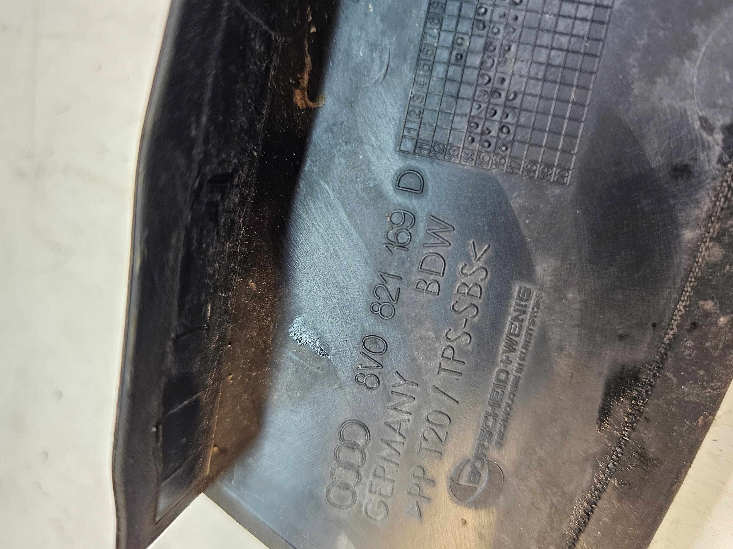 INSONORISATION AILE GAUCHE AUDI A3 8V BERLINE 8V0821169D