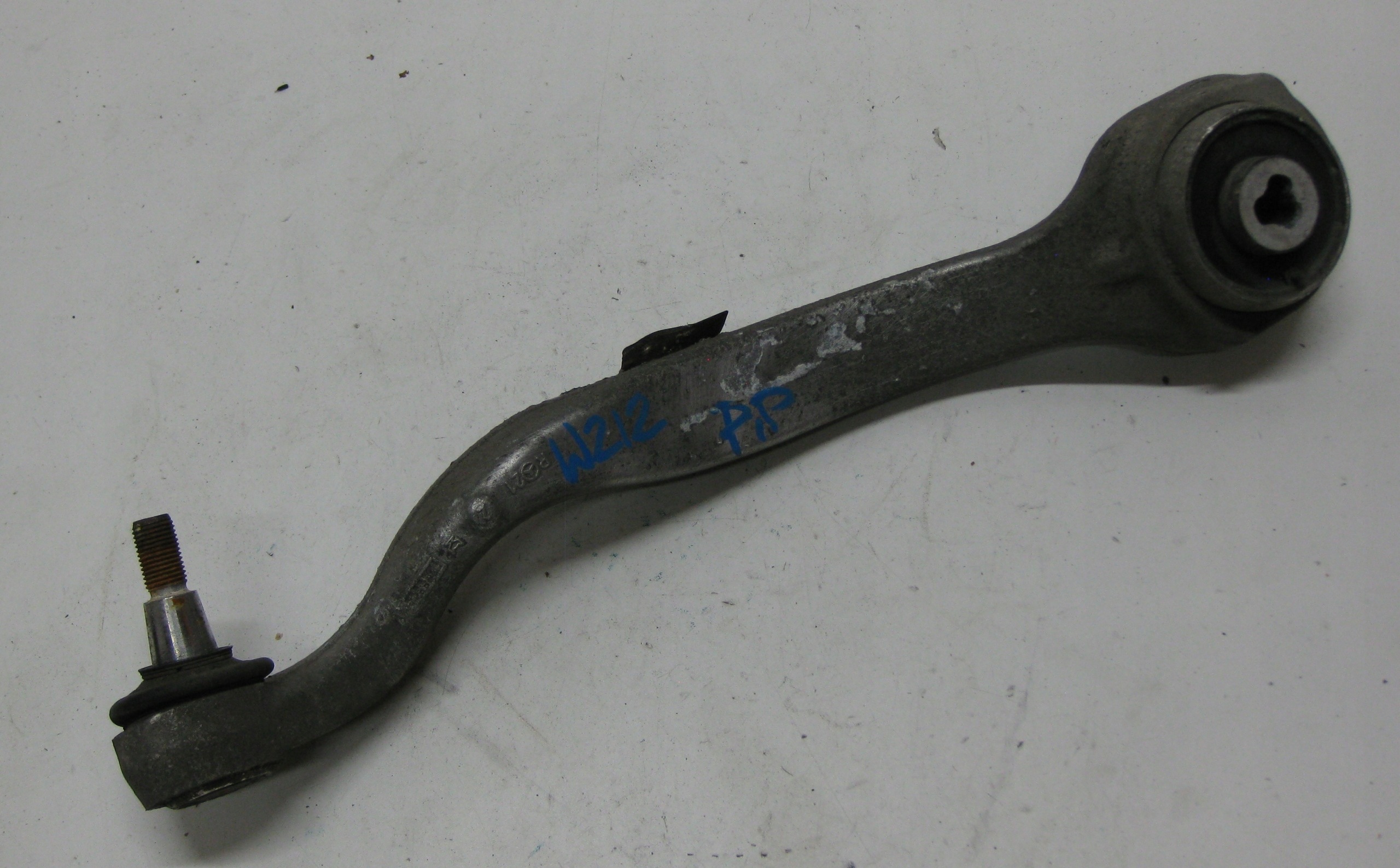 MERCEDES W212 LIFT E KLASA 13R arm front right lower A21203
