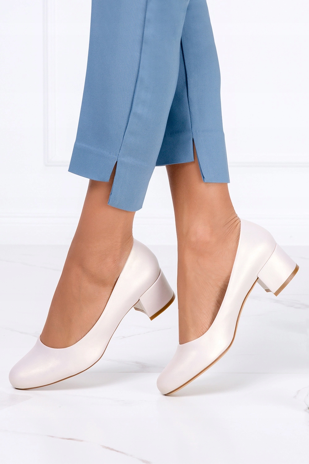 CZÓŁENKA DAMSKIE PERŁOWE NISKI OBCAS SŁUPEK SKÓRZANA WKŁADKA MODNE r 40 Oryginalne opakowanie producenta pudełko