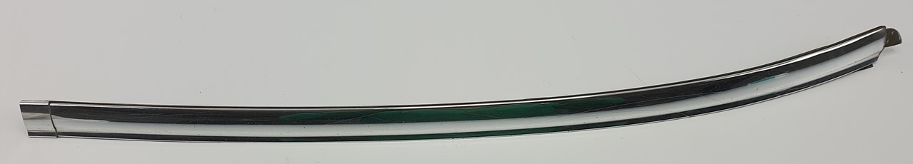 LISTWA SZYBY CZOLOWEJ LEWA MERCEDES W126 SEC