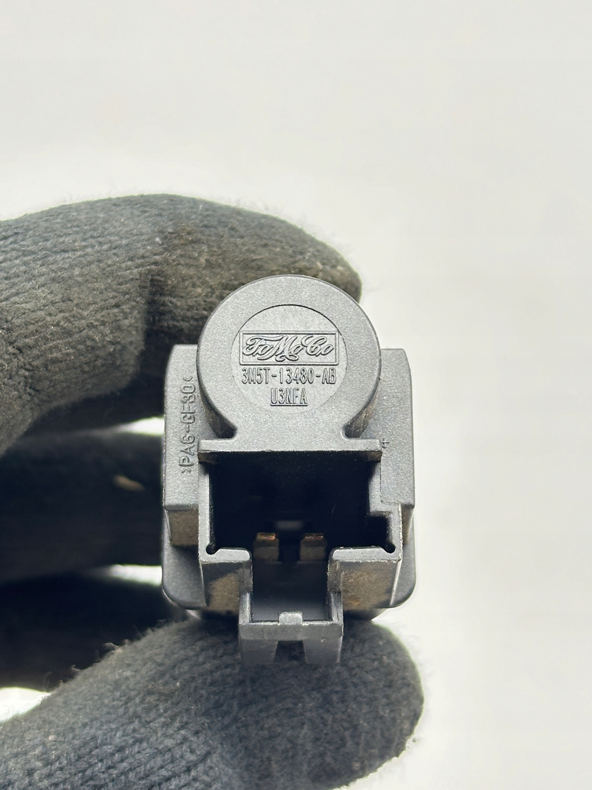 WŁĄCZNIK ŚWIATEŁ STOP FORD FIESTA MK6 3M5T13480AB Producent Ford (OE)