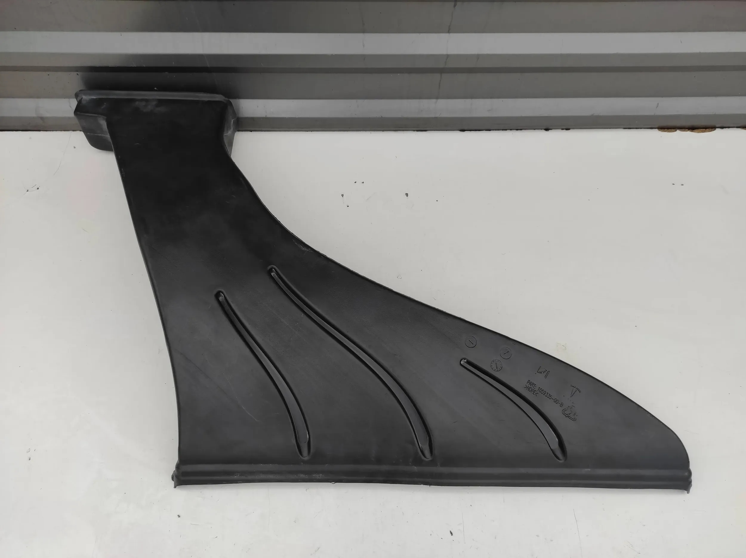 труба впуск Воздух tesla MODEL S LIFT1059335-00-B