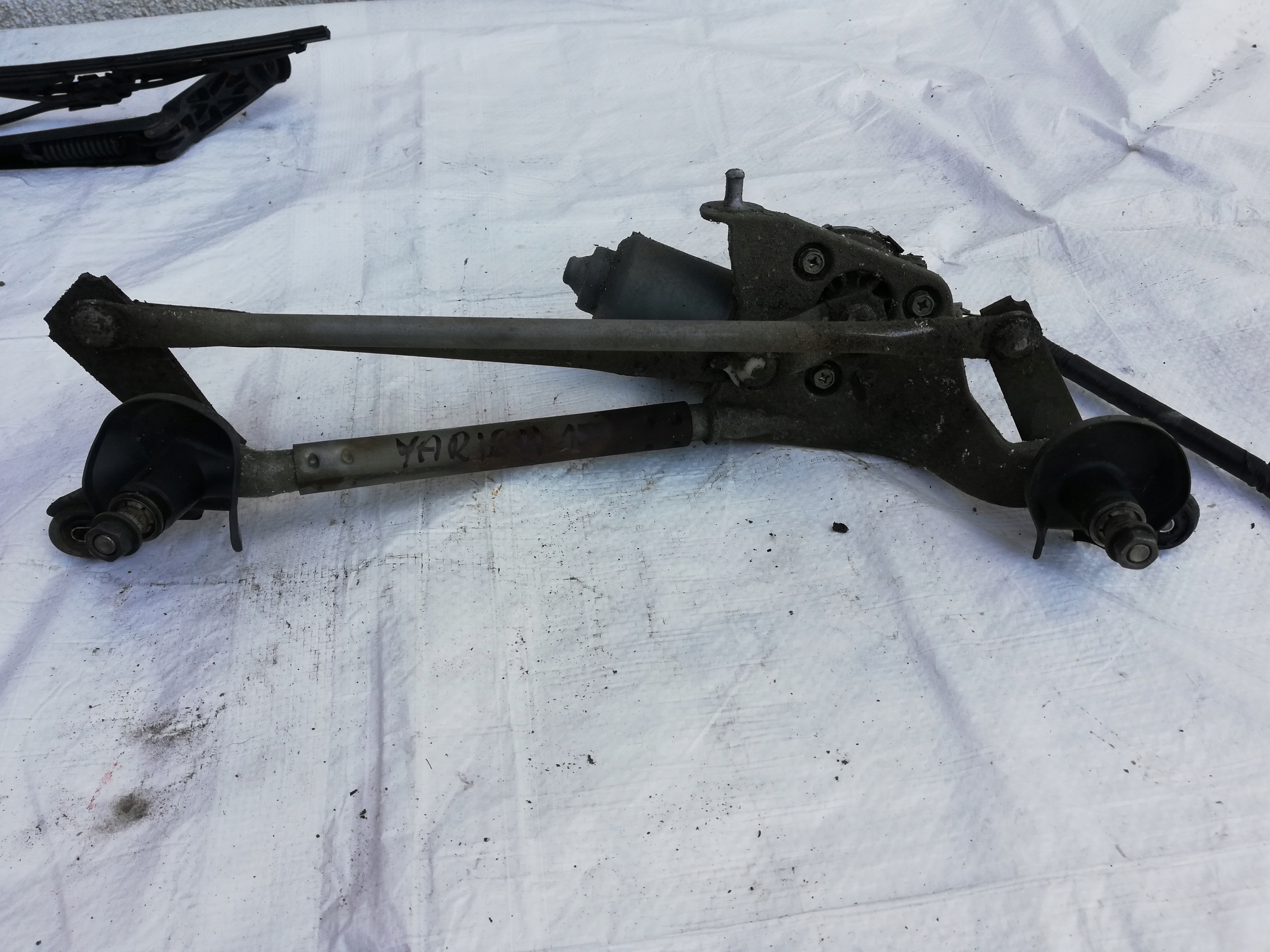 85110-0D080 - Механизм стеклоочистителя Toyota Yaris II 06-12