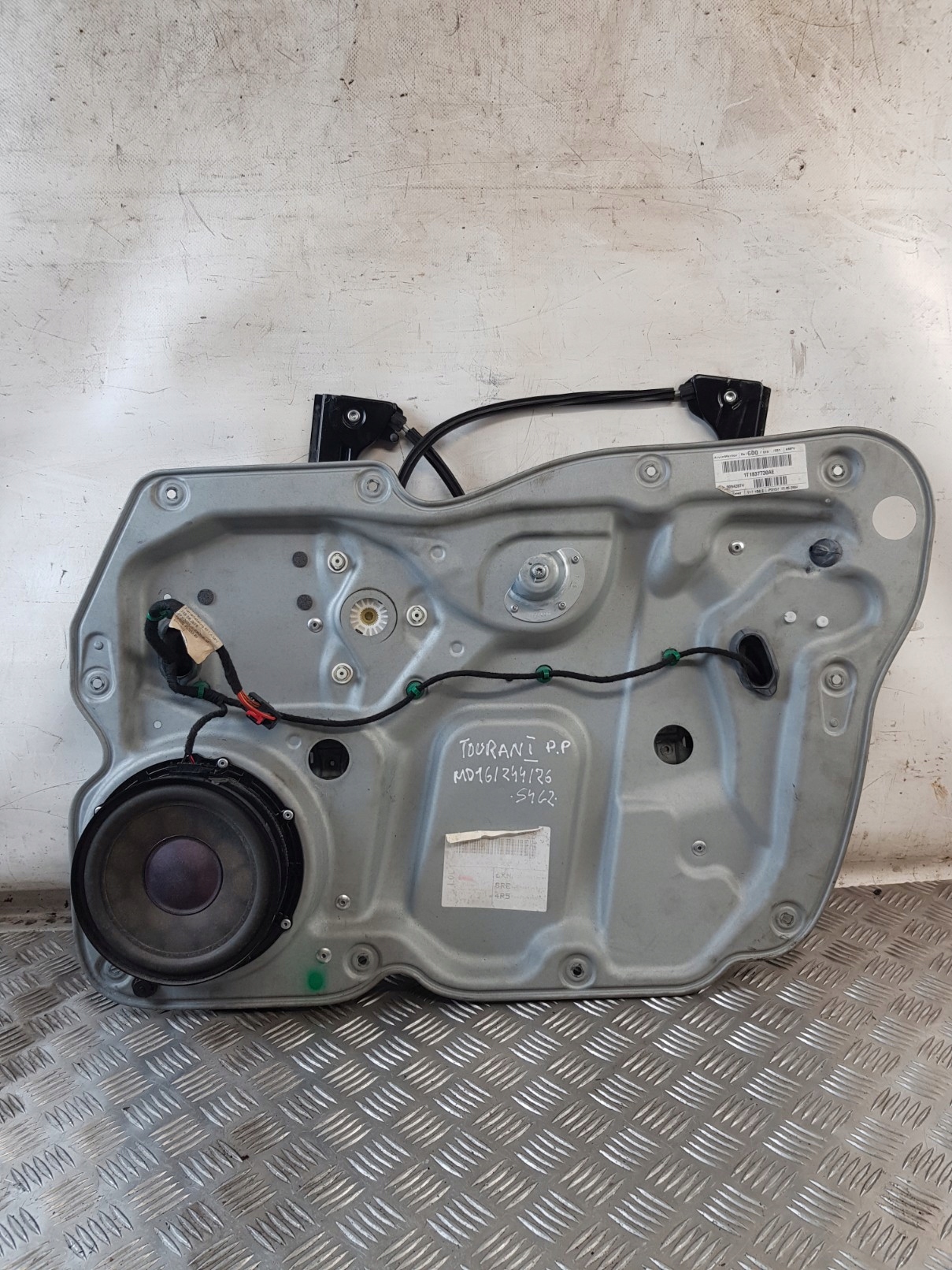 window regulator right front 1T1837730AE VW TOURAN and 04R