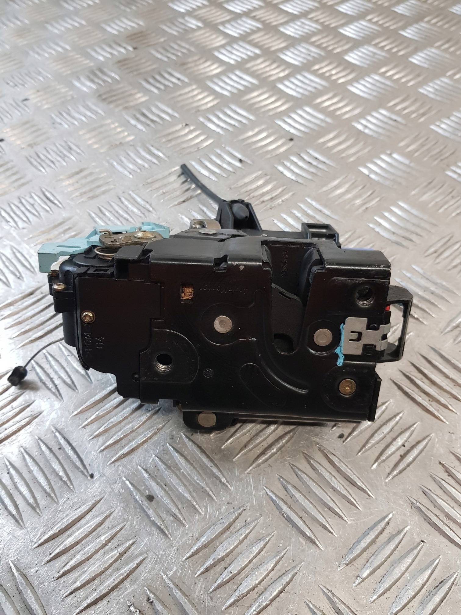 lock door left front 9PIN 3D1837015 VW TOURAN and 04R