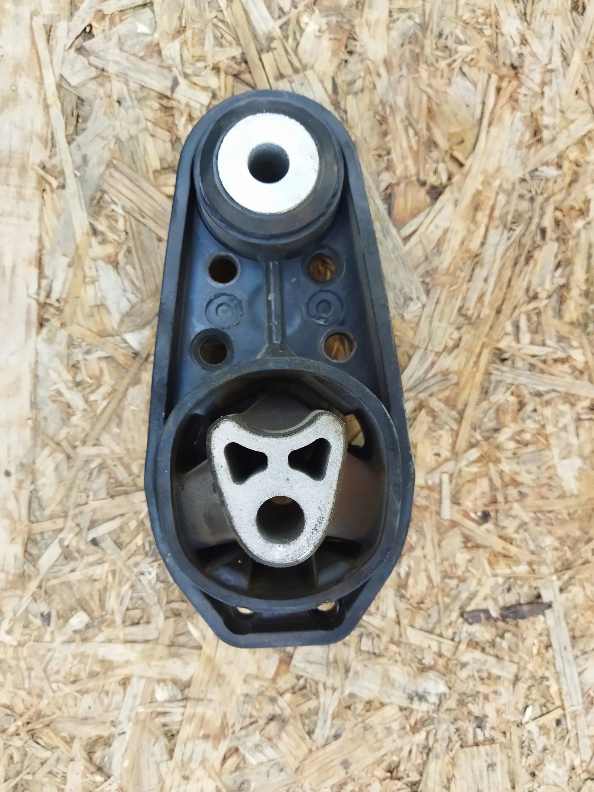 ЛАПА ПОДУШКА КОРОБКИ FORD PUMA MK2 1.0