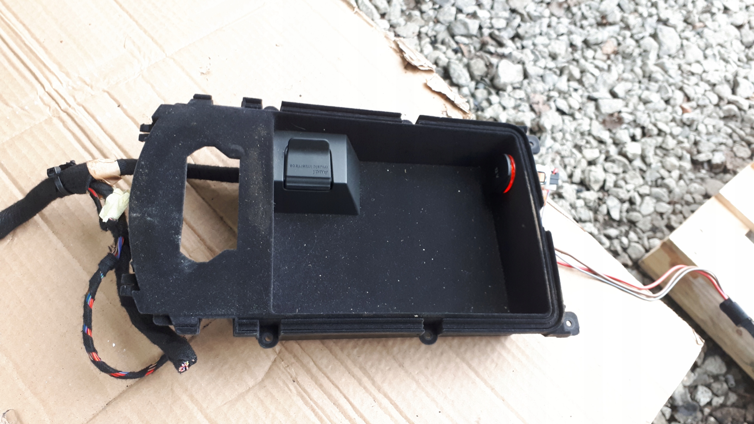 A6 C7 LIFT GNIAZDO KABEL AUDI MUSIC INTERFACE