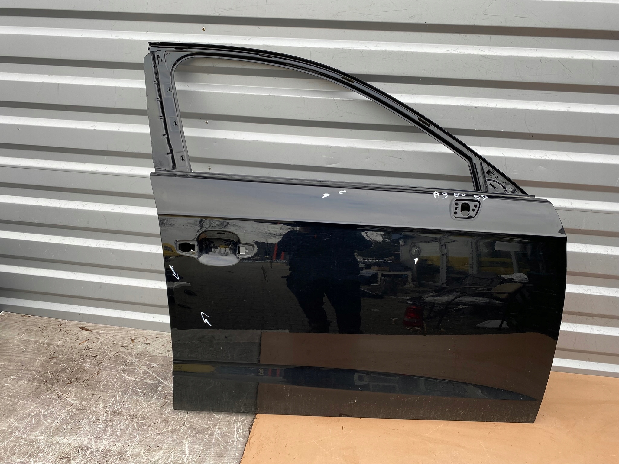 AUDI A3 8V 5 DRZWI PRZEDNIE PRAWE HB