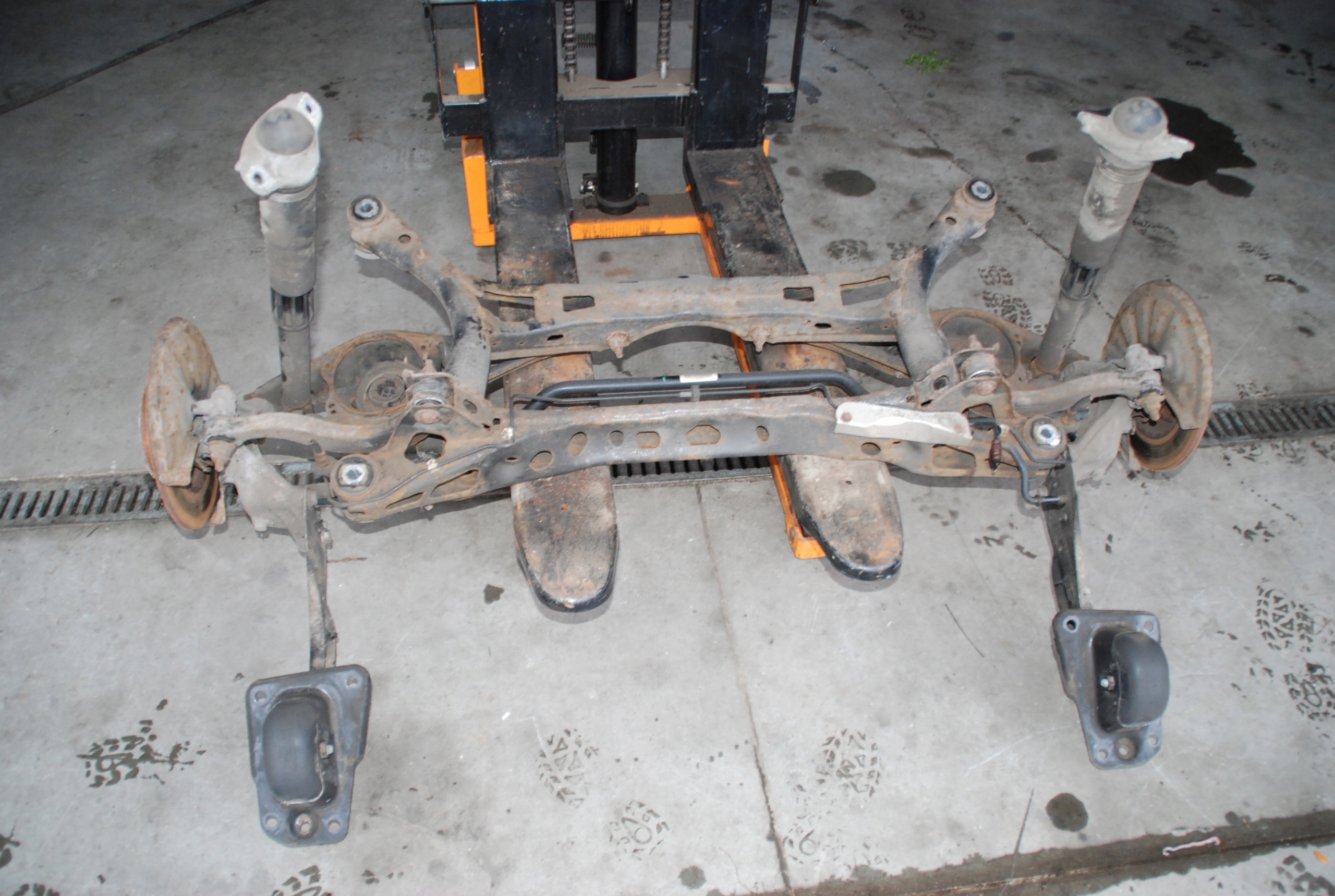 PASSAT B8 KOMBI BELKA KOMPLET ZAWIESZENIE TYŁ