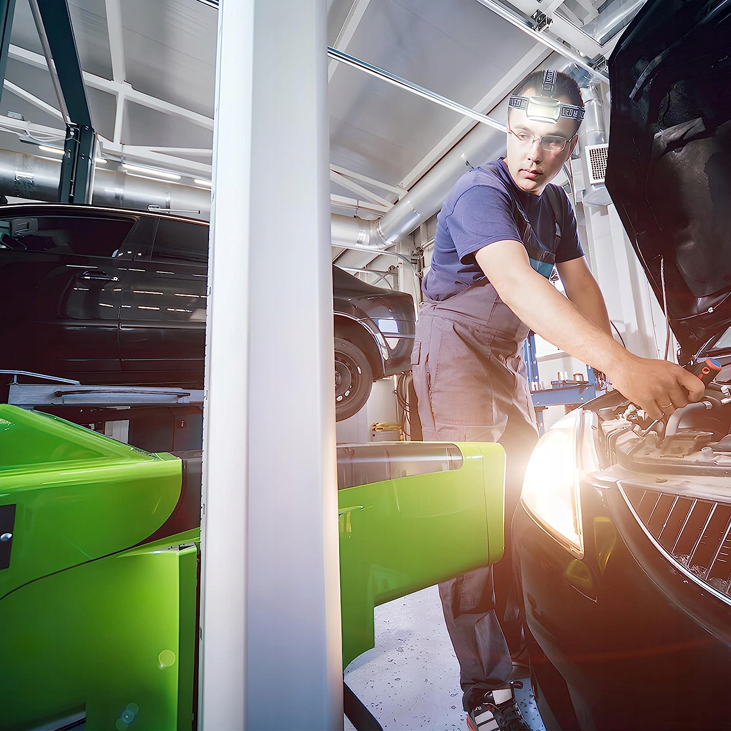 MOCNA LATARKA CZOŁOWA CZOŁÓWKA LED REFLEKTOR AKU Marka inna marka