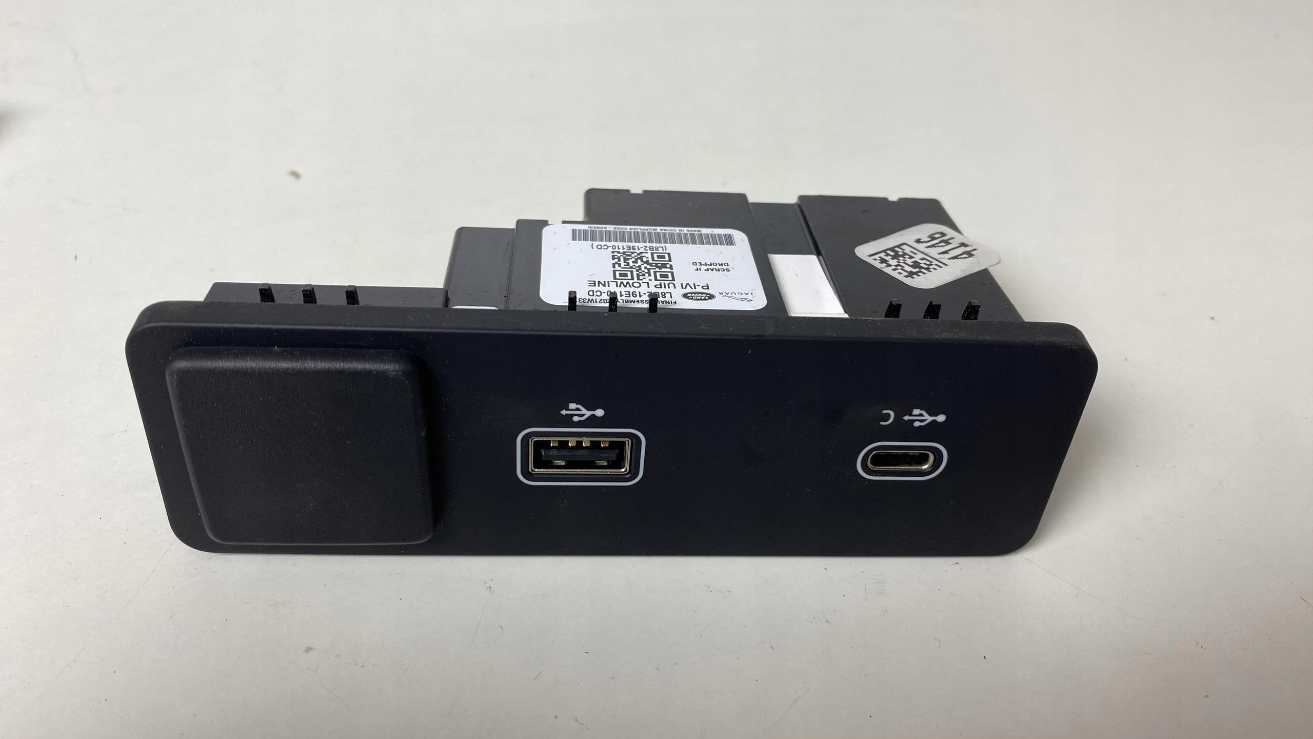 L8B2-19E110-CD - РАЗЪЕМ USB ПОРТ LAND ROVER DISCOVERY SPORT 550
