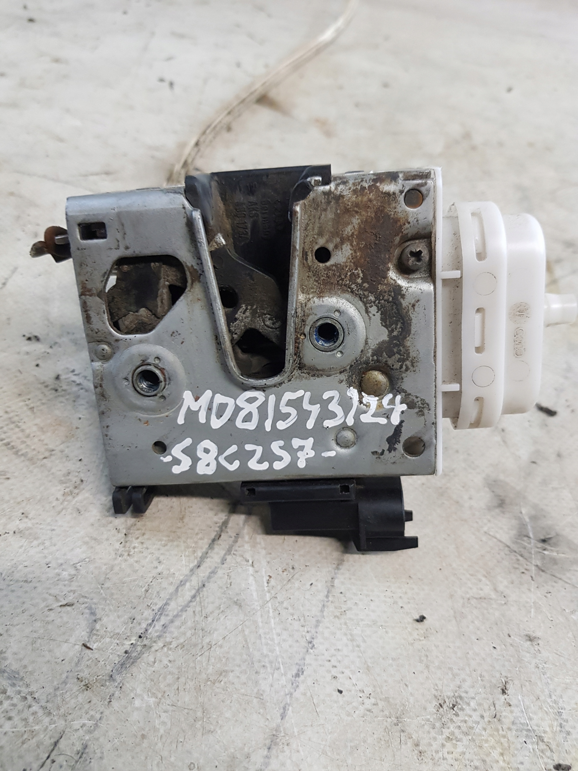 lock door right front A4 B5 FL LIFT 4D1837016D