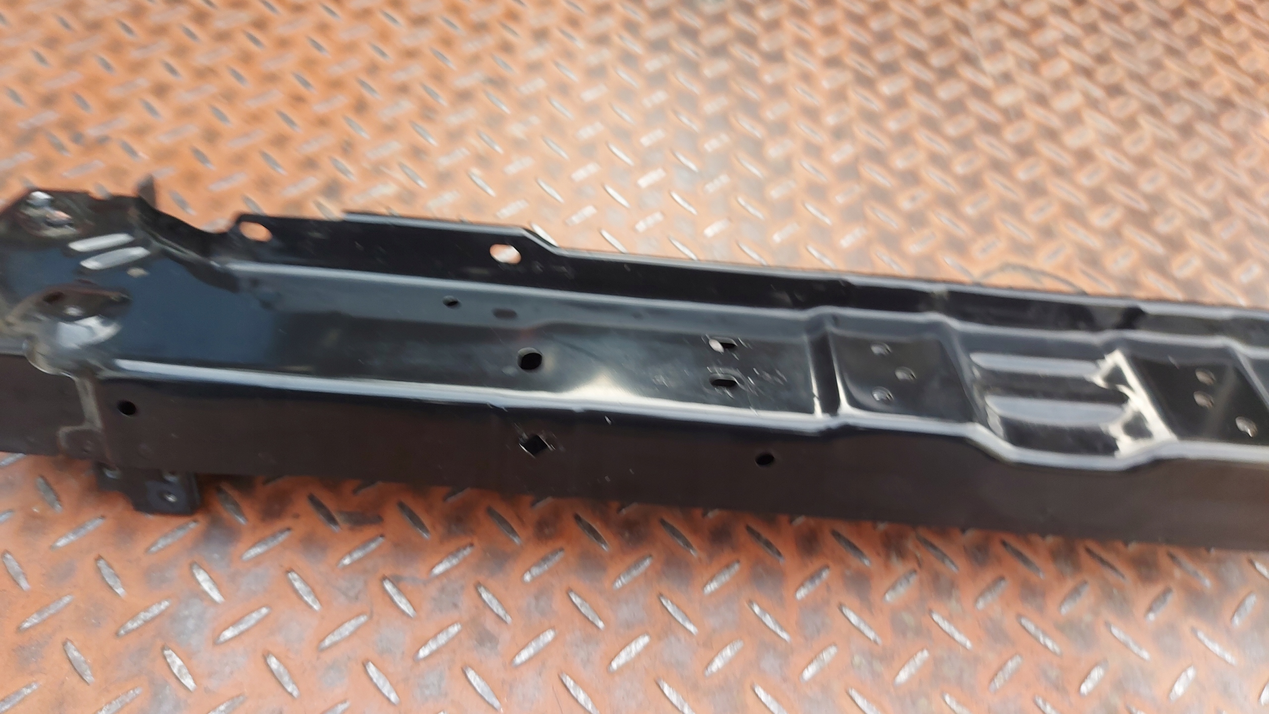 sider bar, wall console of a lock front HYUNDAI TUCSON II 15