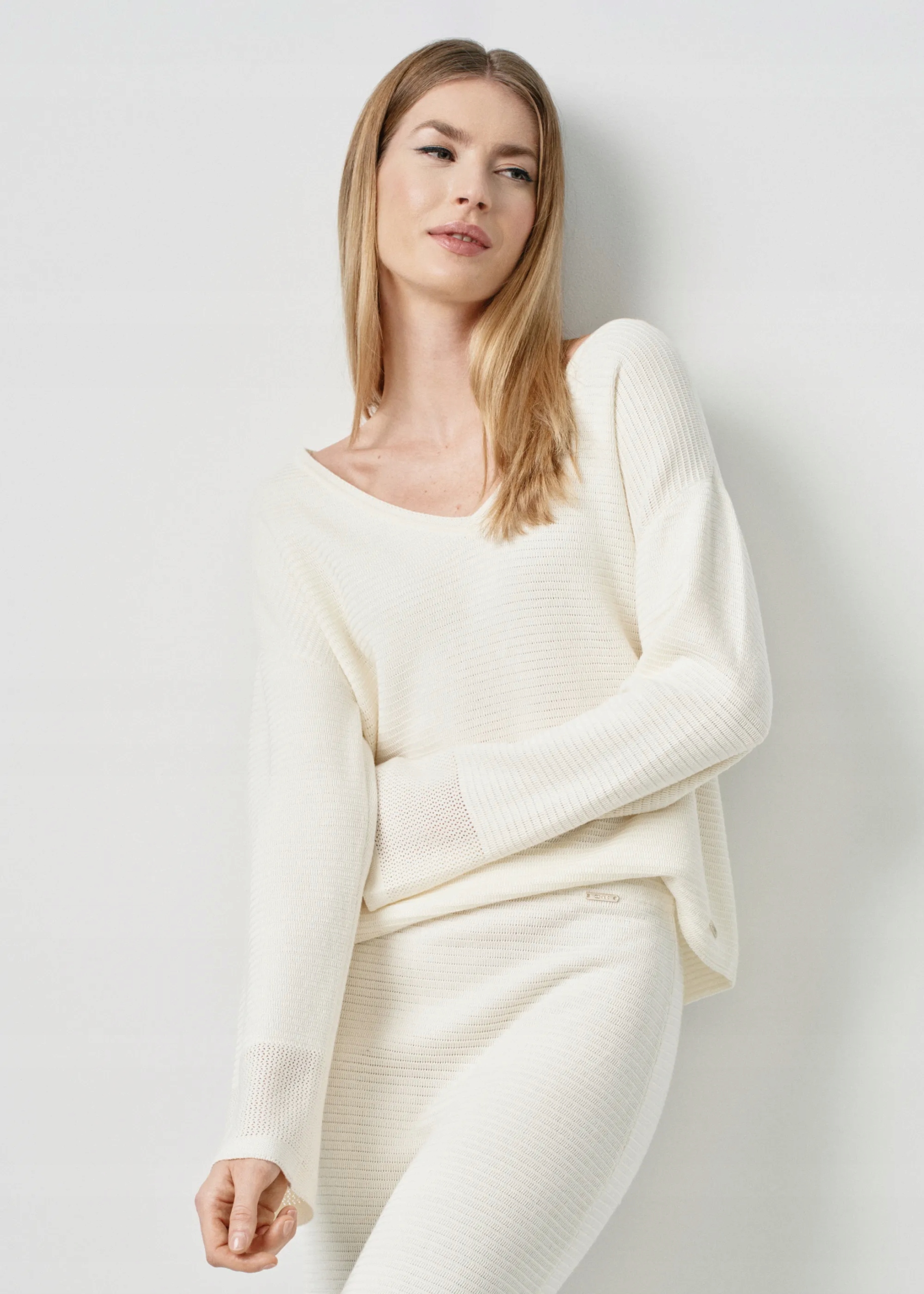 OCHNIK Kremowy sweter damski SWEDT-0204-81 r. XS