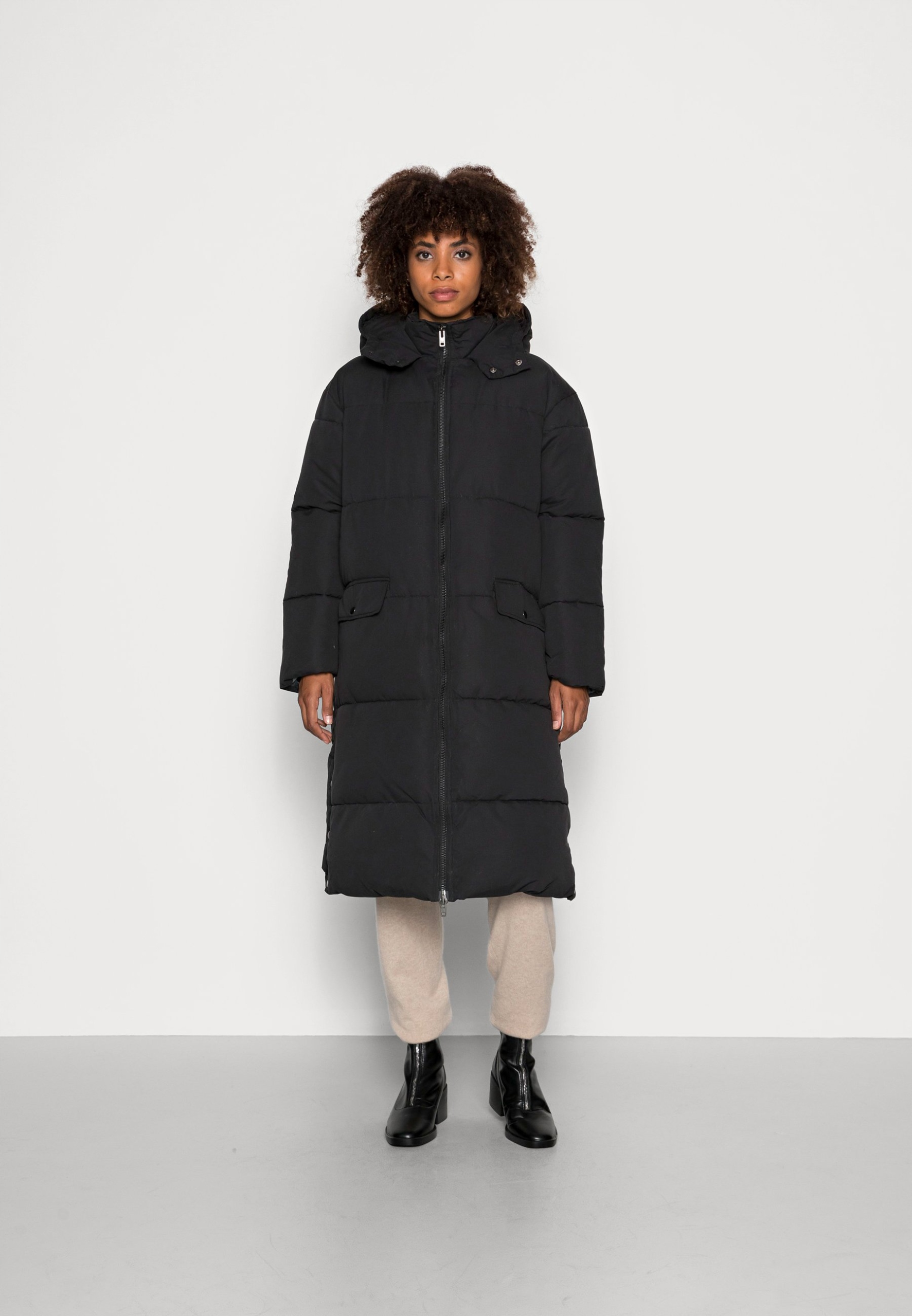 Zimní prošívaný kabát Thought 36