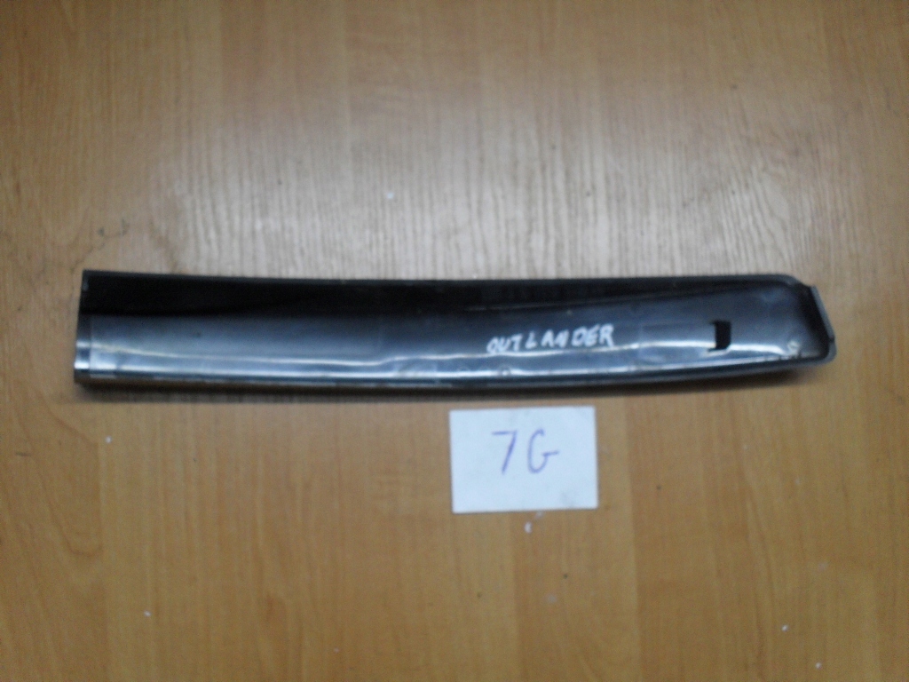 OUTLANDER III ZAŚLEPKA RELINGU PRAWA PRZÓD 2012- Numer katalogowy części 7661A232