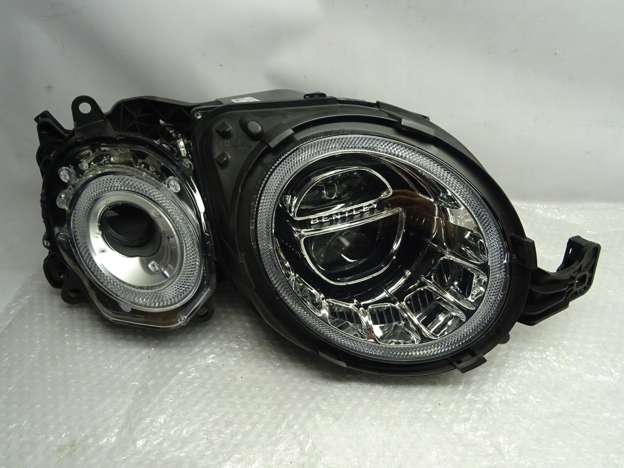 ПРАВИЙ ПЕРЕД ФАРИ BENTAYGA6a941006f НОВИЙ