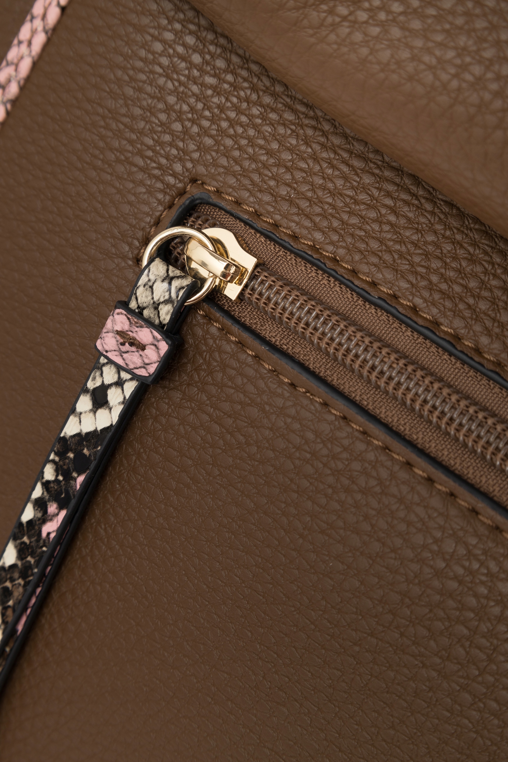 DAMSKA TOREBKA KUFEREK NOBO Z WĘŻOWYMI LAMÓWKAMI BRĄZOWA ELEGANCKA Kolor brązowy